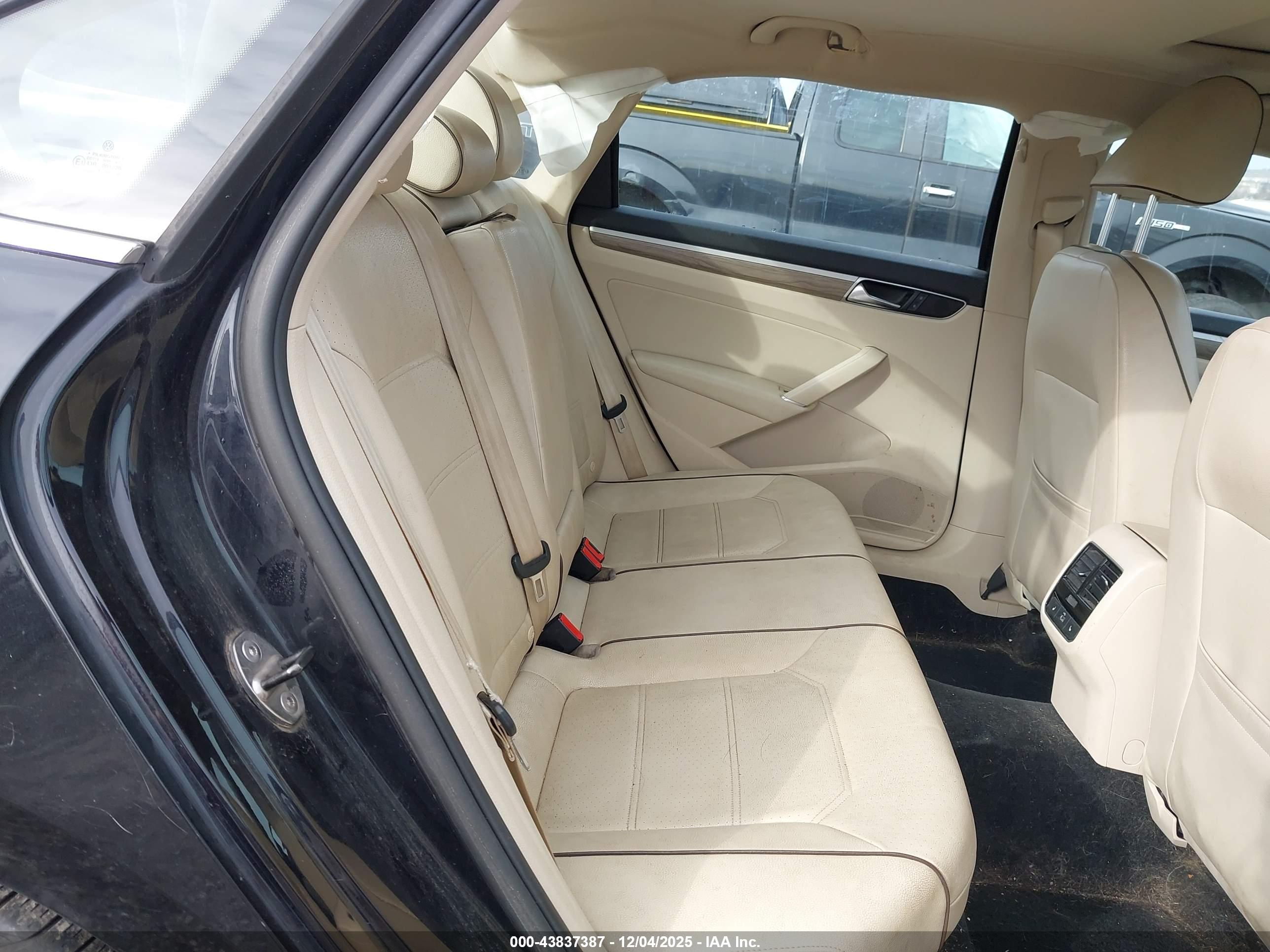 VOLKSWAGEN PASSAT image 8