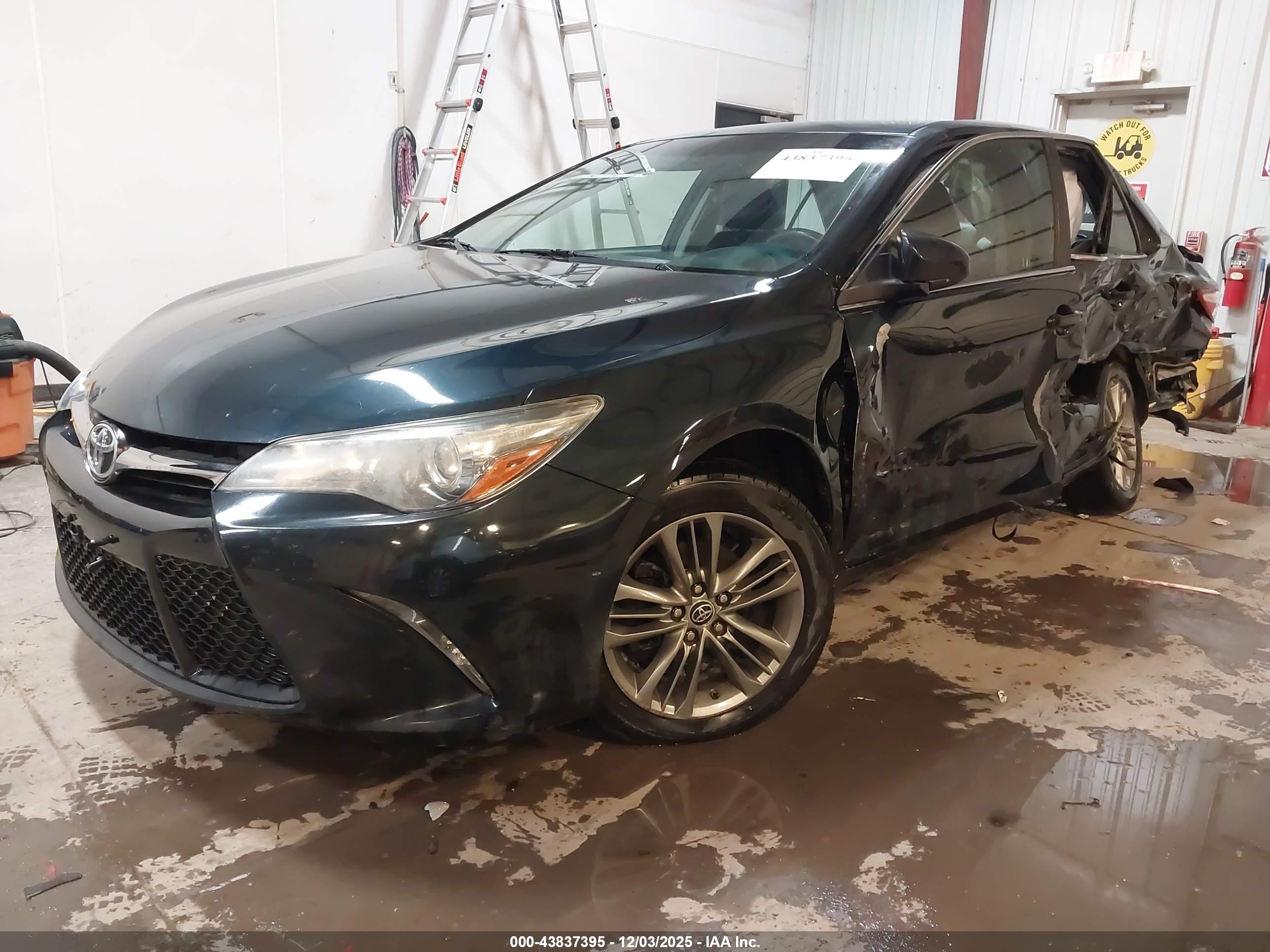 TOYOTA CAMRY image 2