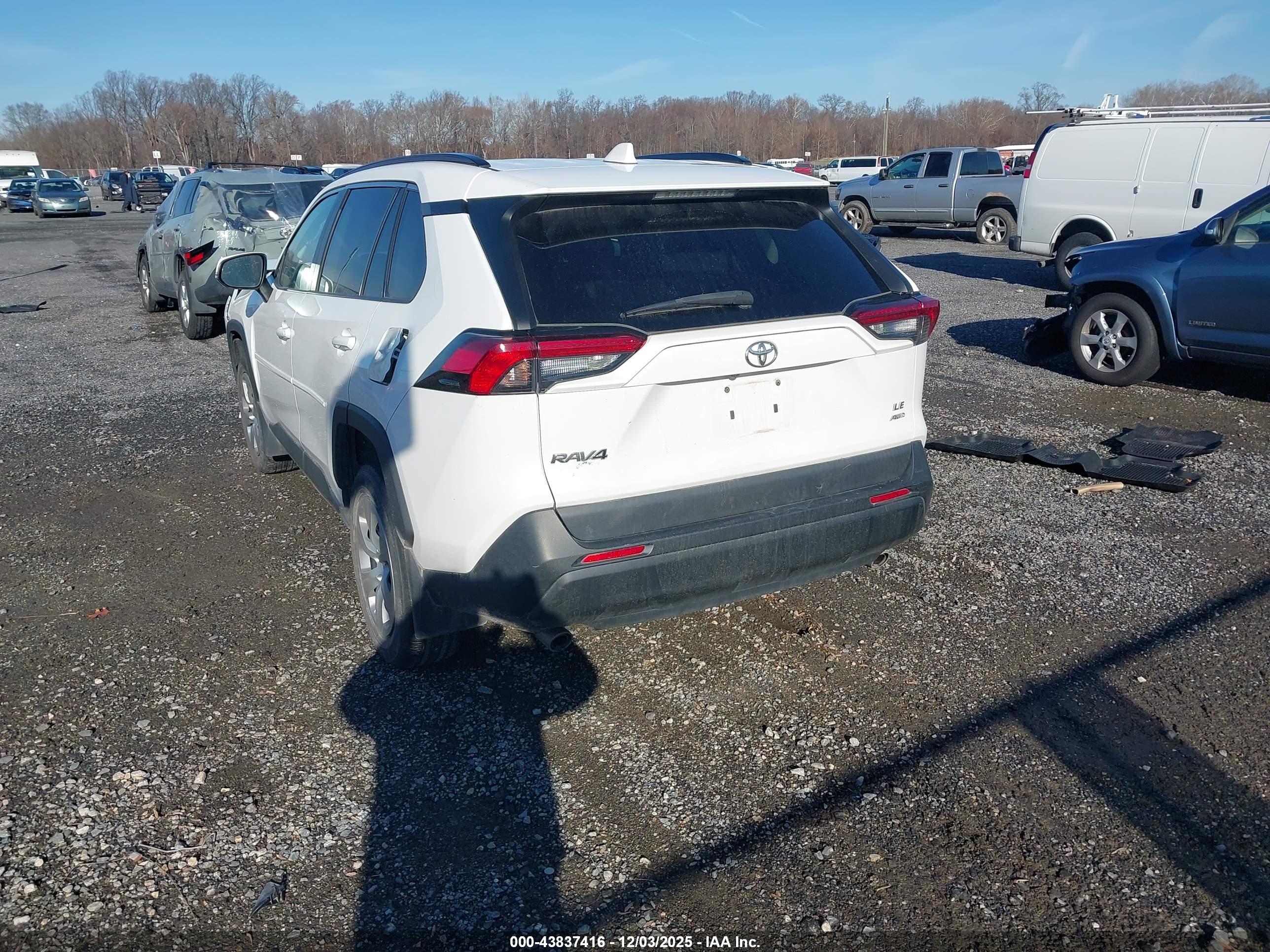 TOYOTA RAV4 image 3
