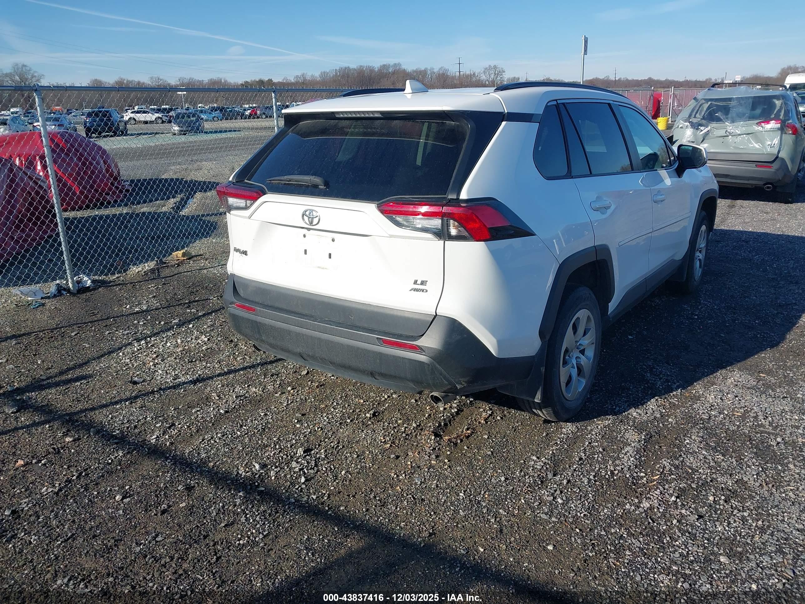 TOYOTA RAV4 image 4