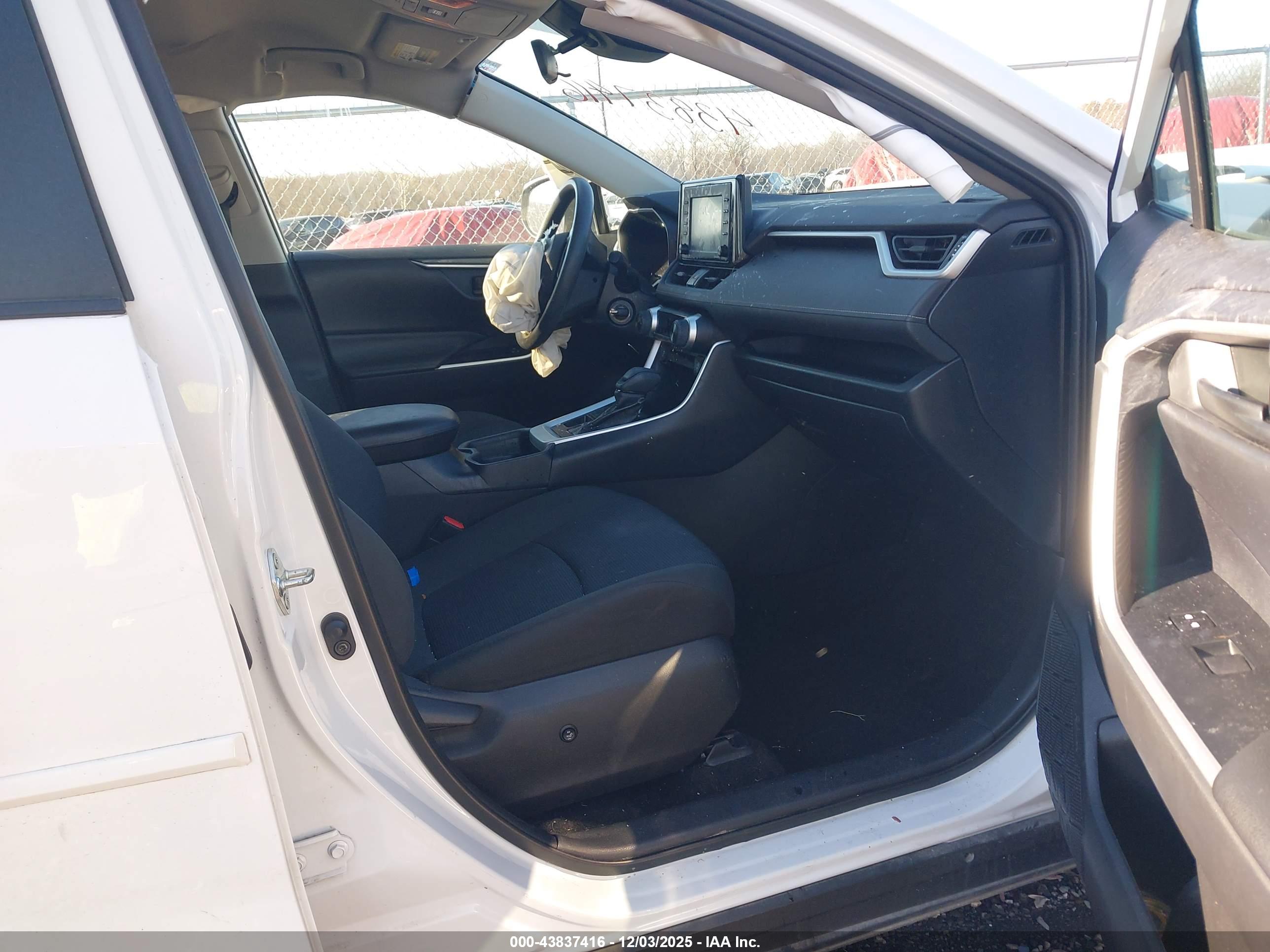 TOYOTA RAV4 image 5