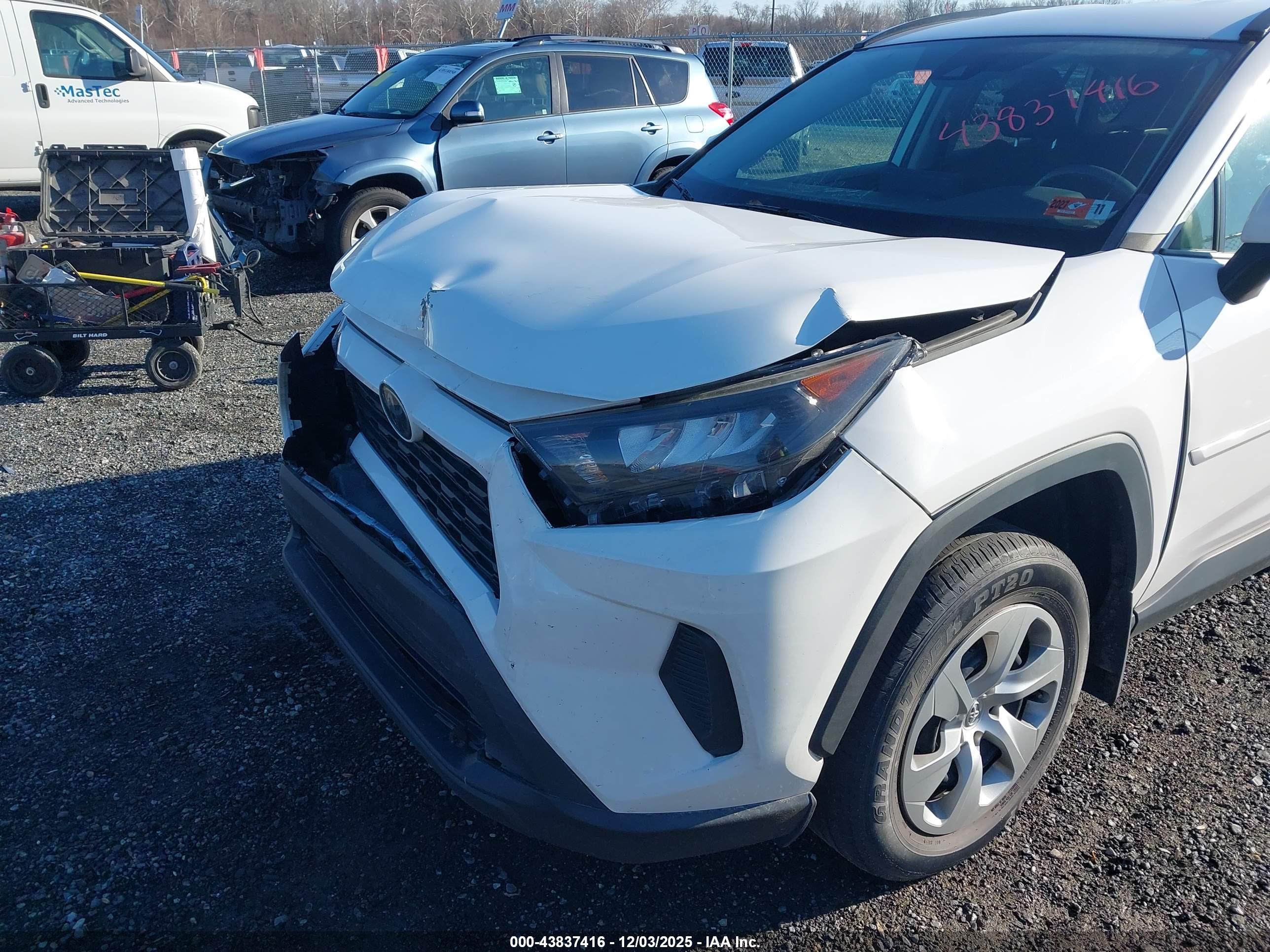 TOYOTA RAV4 image 6