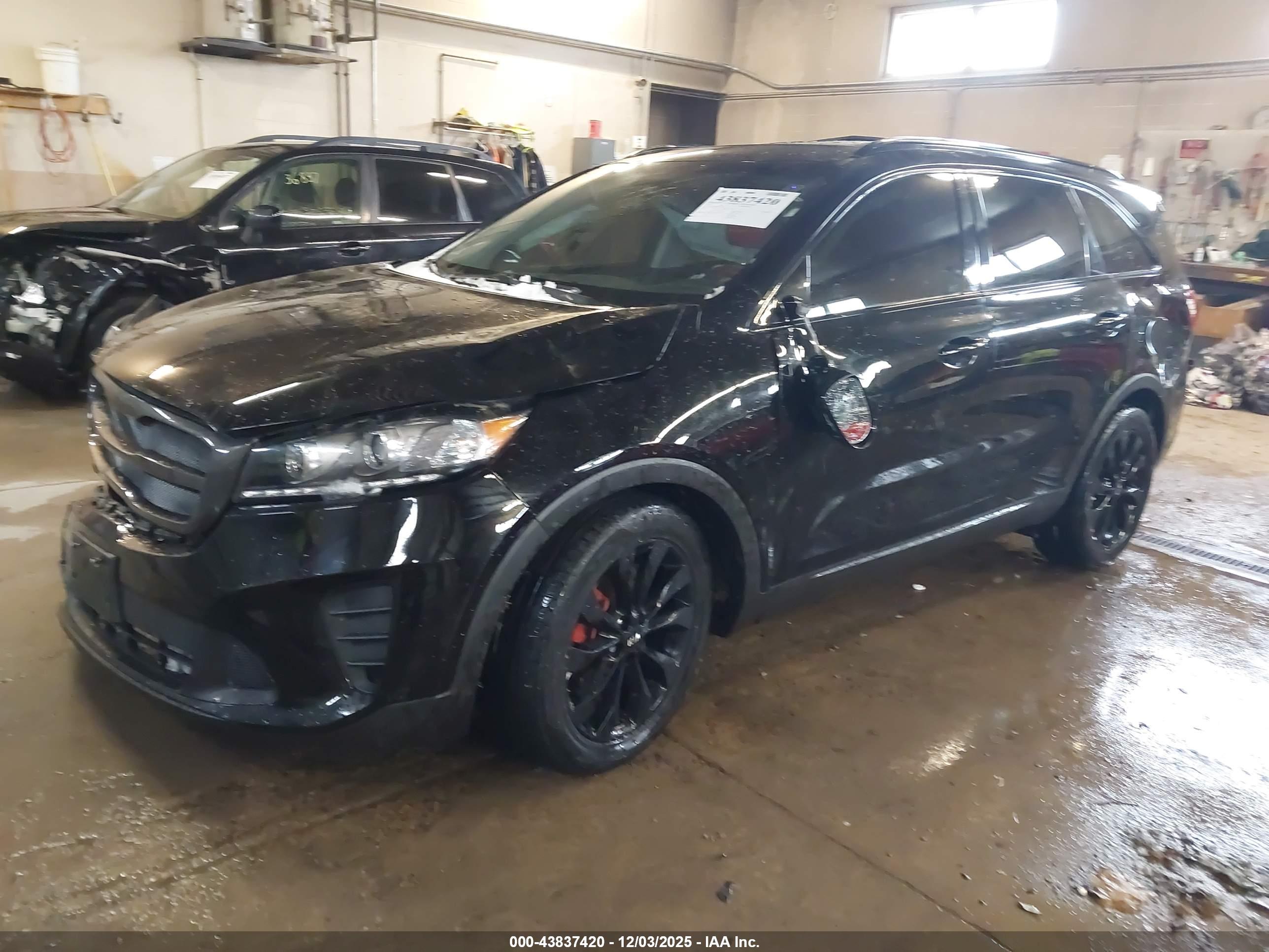 KIA SORENTO image 2