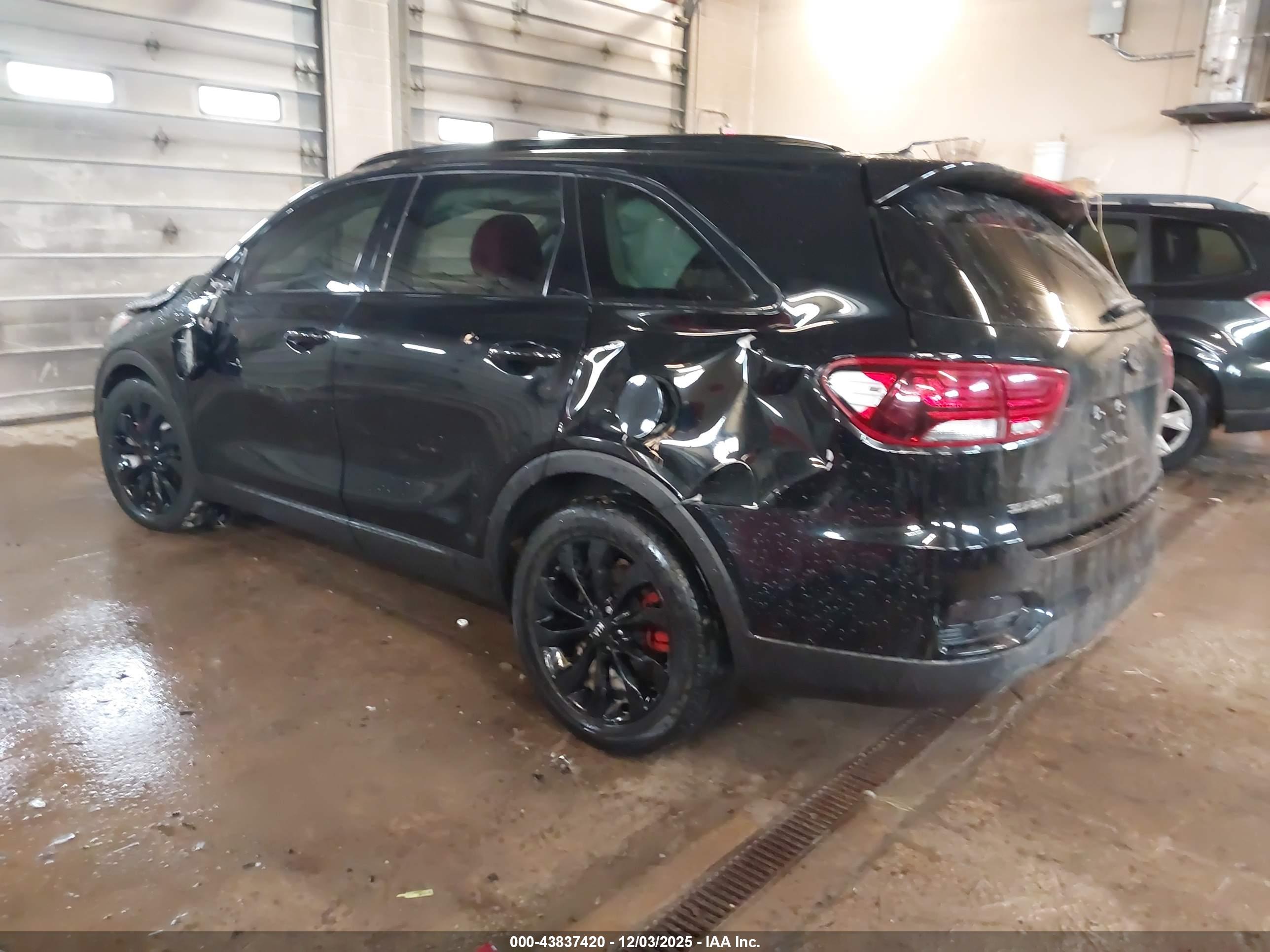 KIA SORENTO image 3