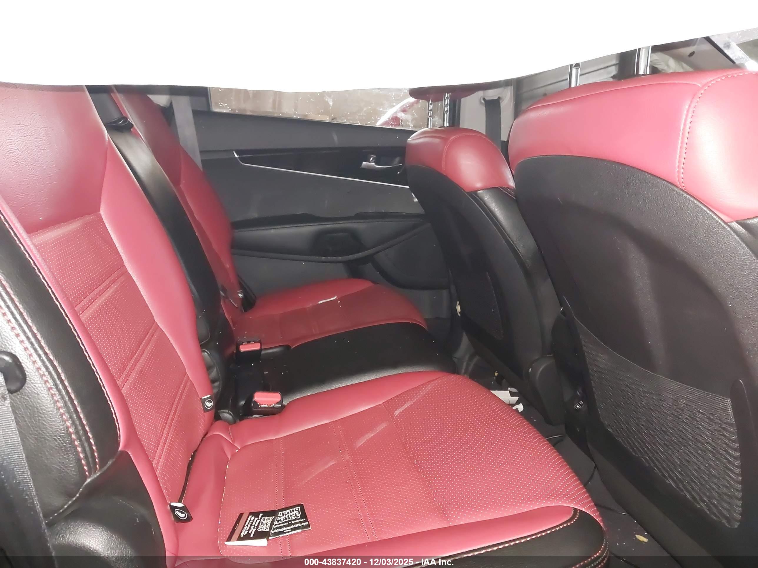 KIA SORENTO image 8