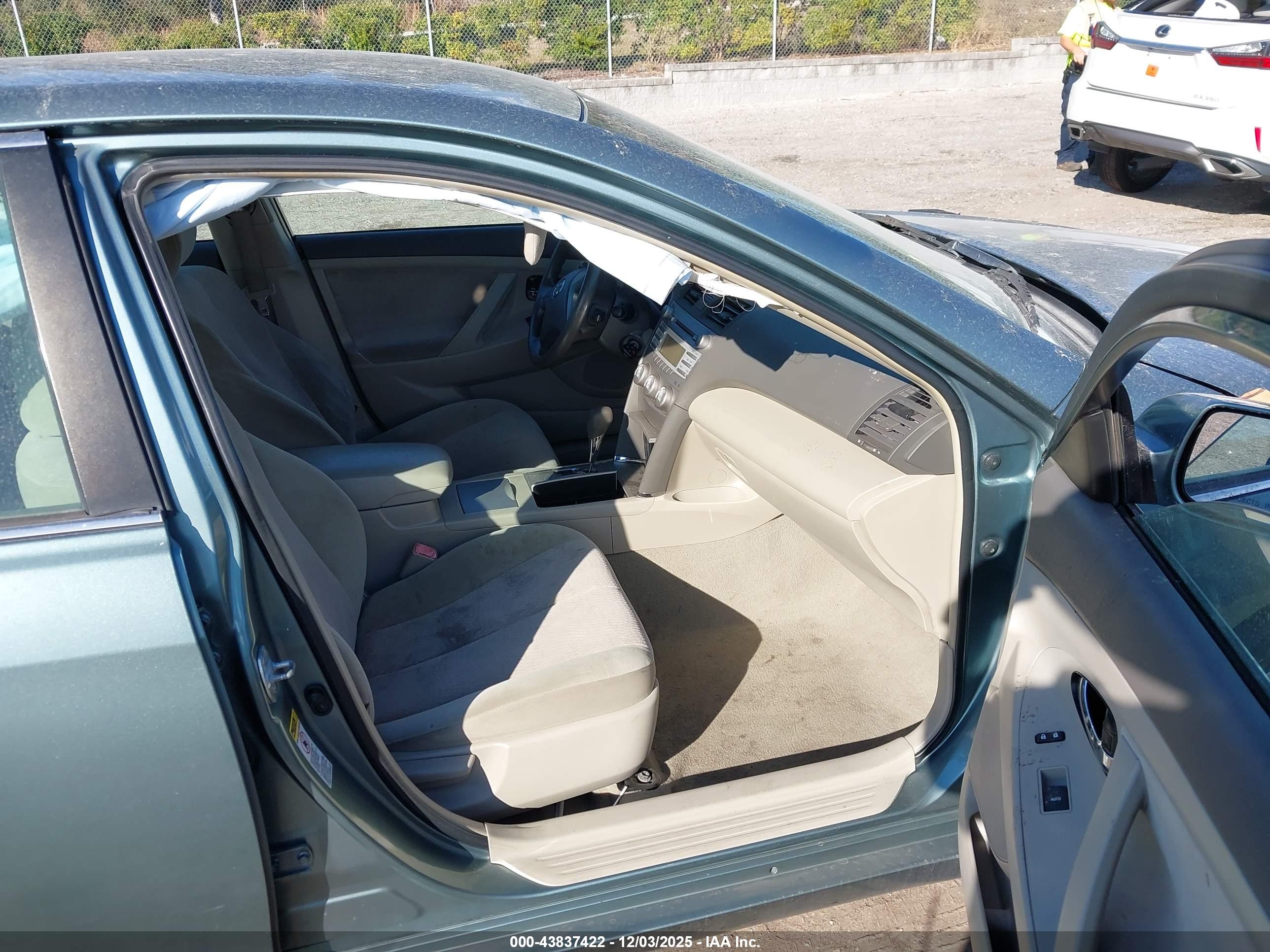 TOYOTA CAMRY image 5