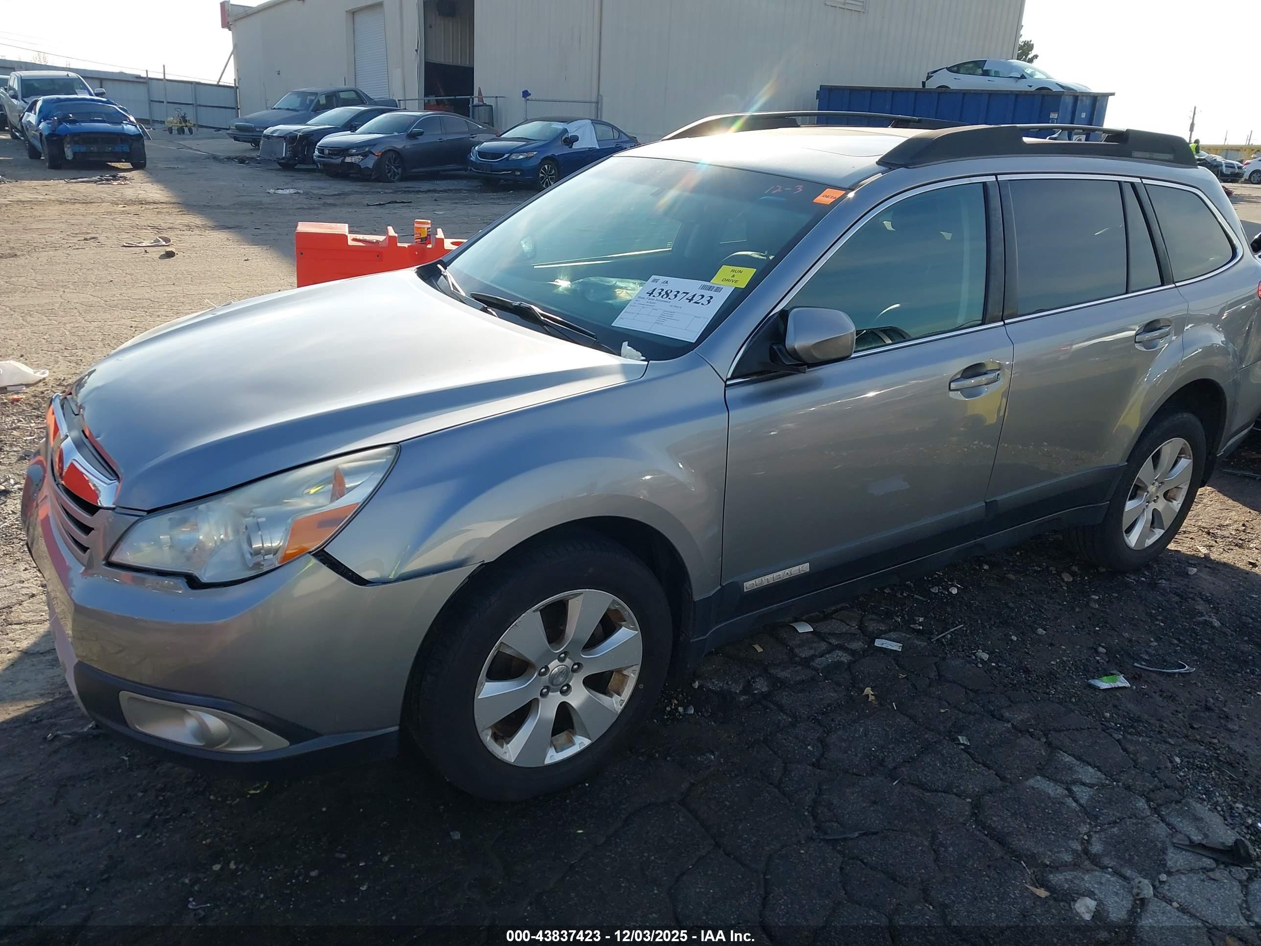 SUBARU OUTBACK image 2