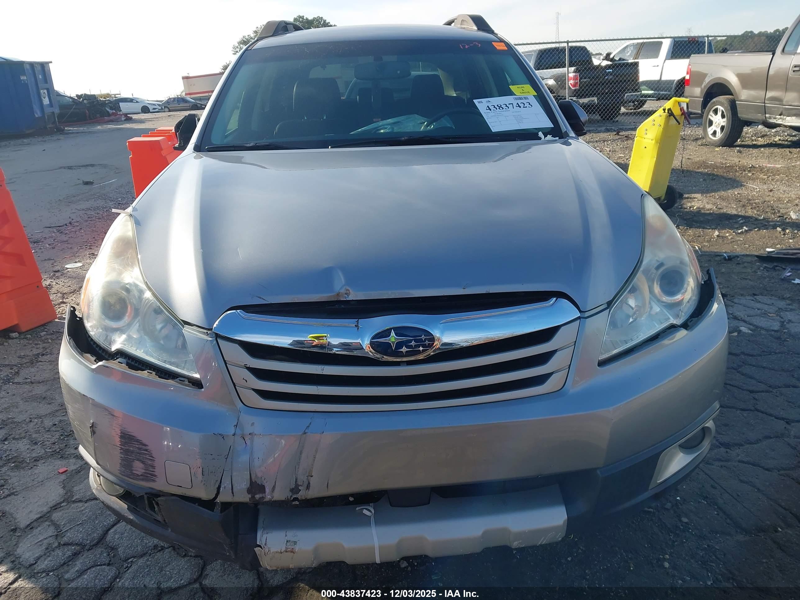 SUBARU OUTBACK image 6