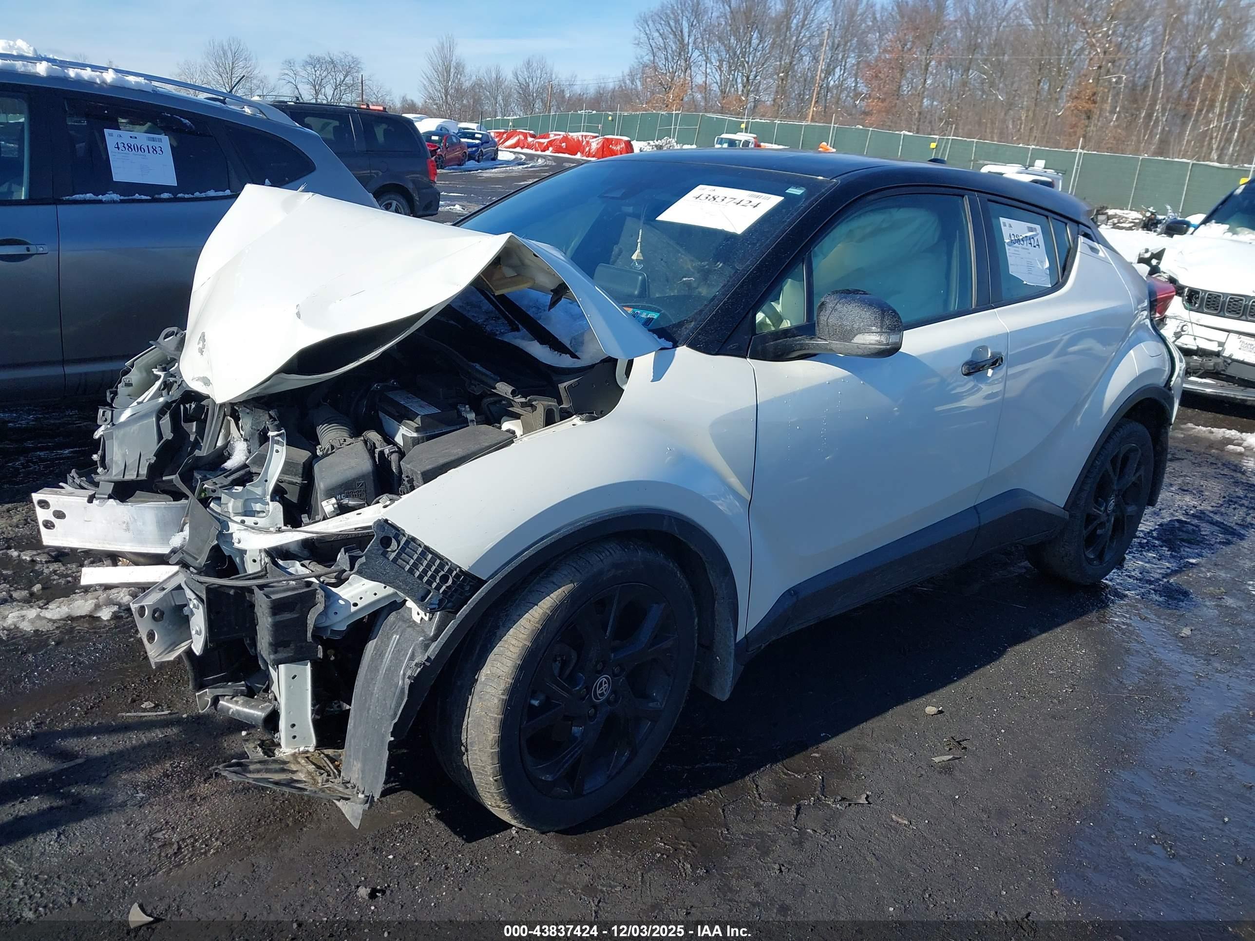 TOYOTA C-HR image 2
