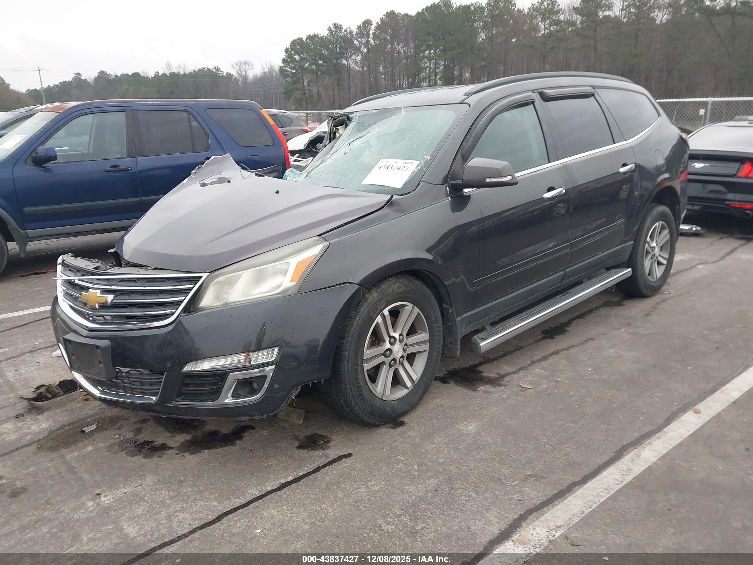 CHEVROLET TRAVERSE image 2