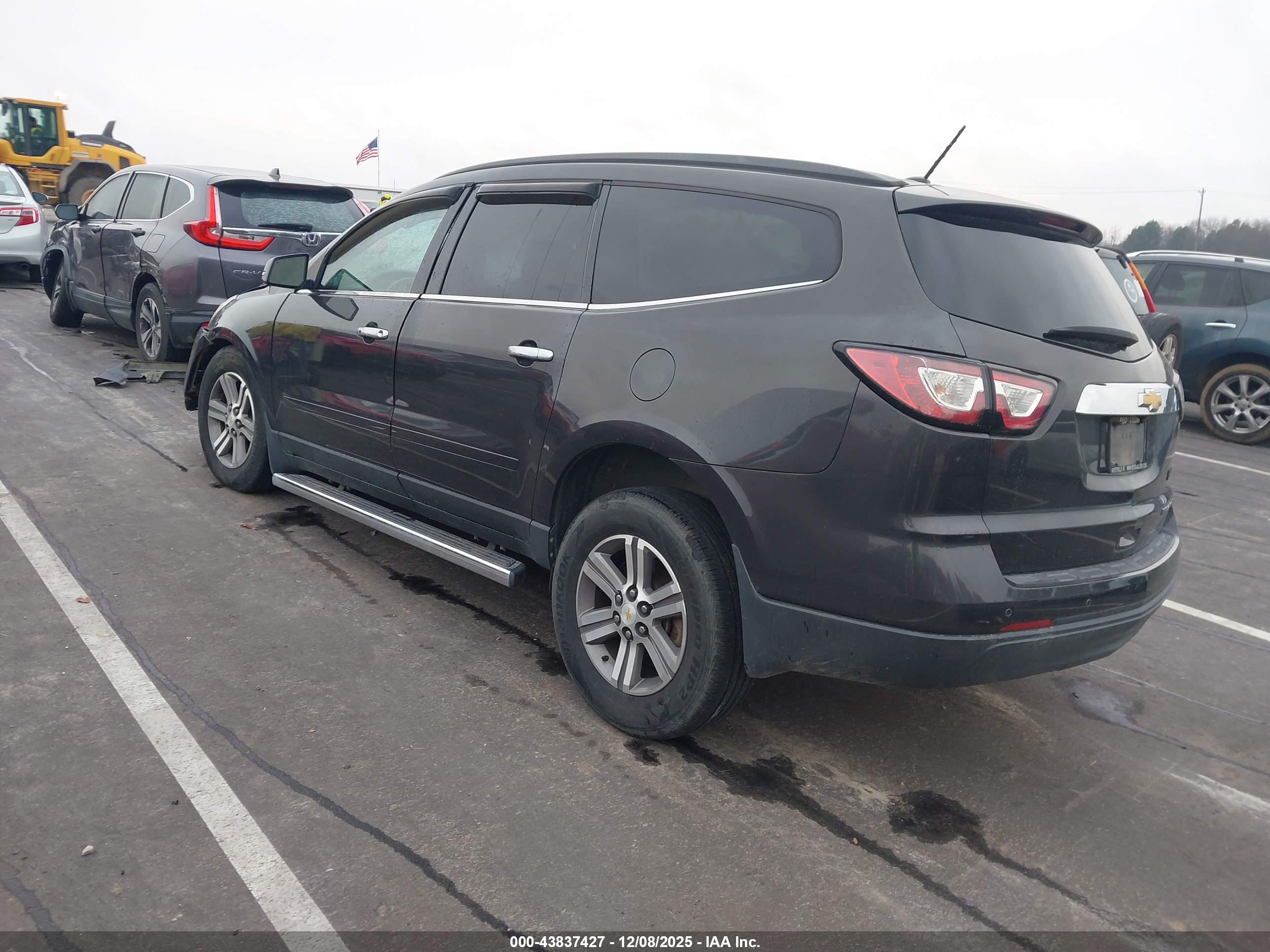 CHEVROLET TRAVERSE image 3