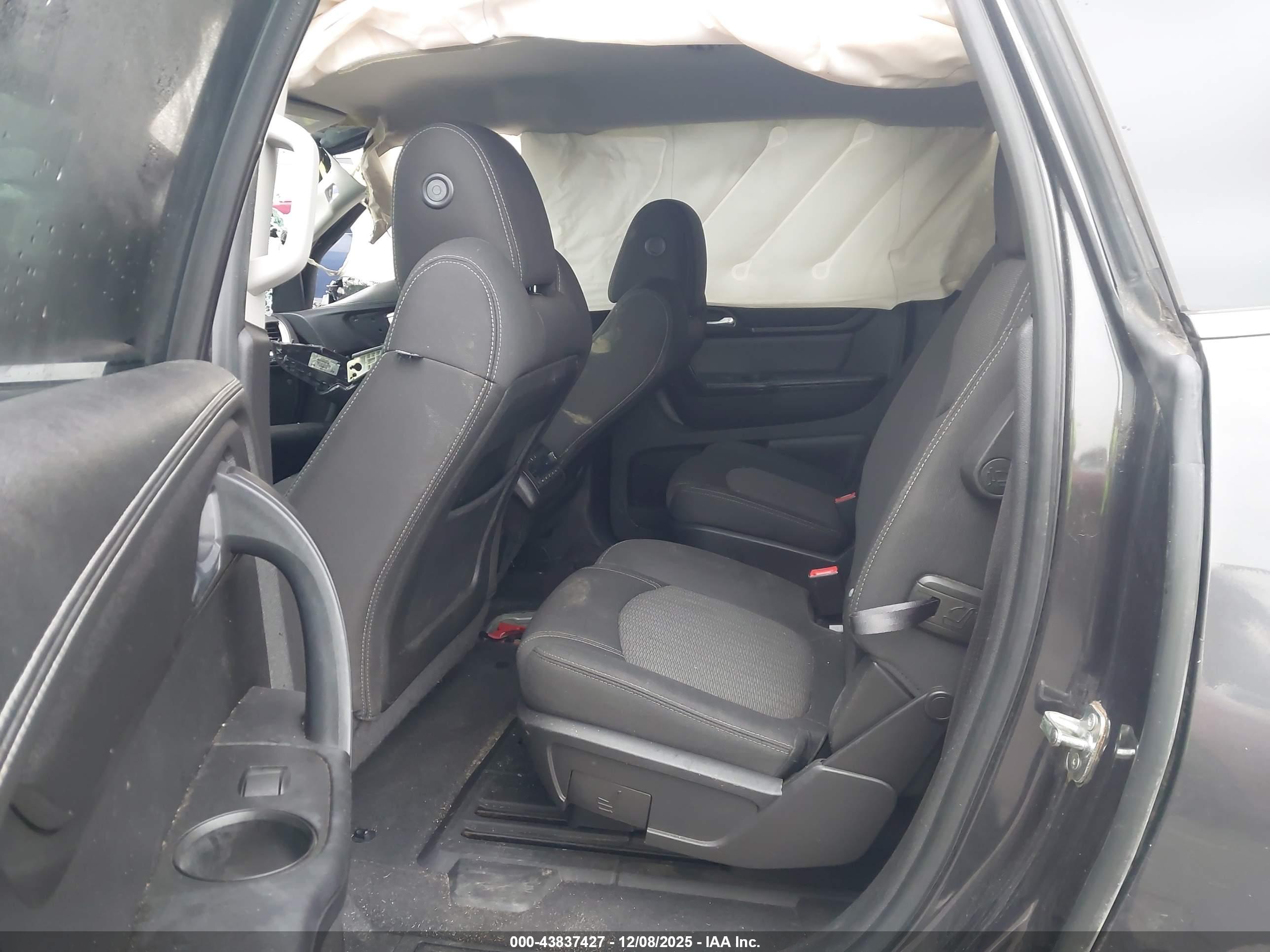 CHEVROLET TRAVERSE image 8