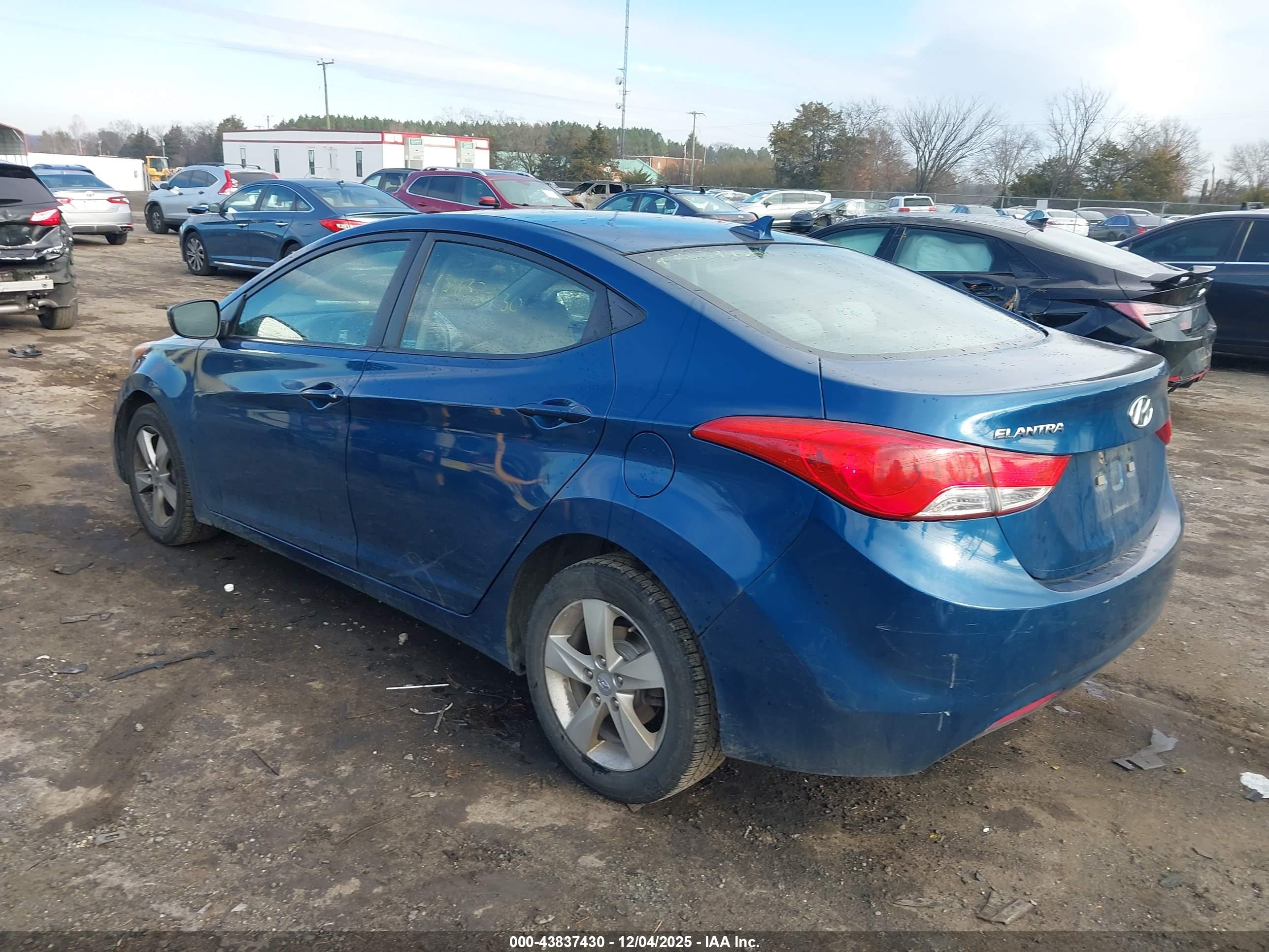 HYUNDAI ELANTRA image 3
