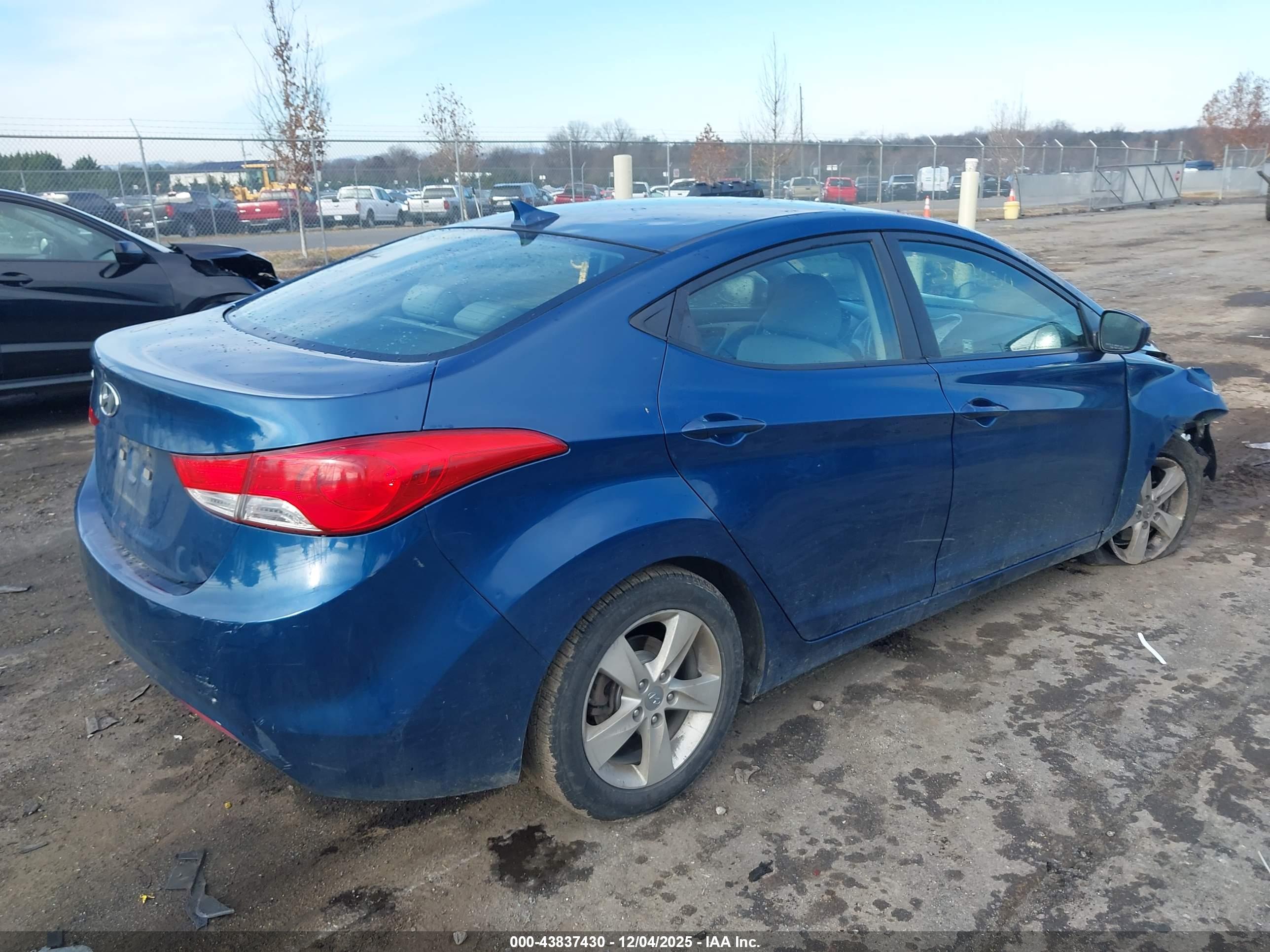 HYUNDAI ELANTRA image 4