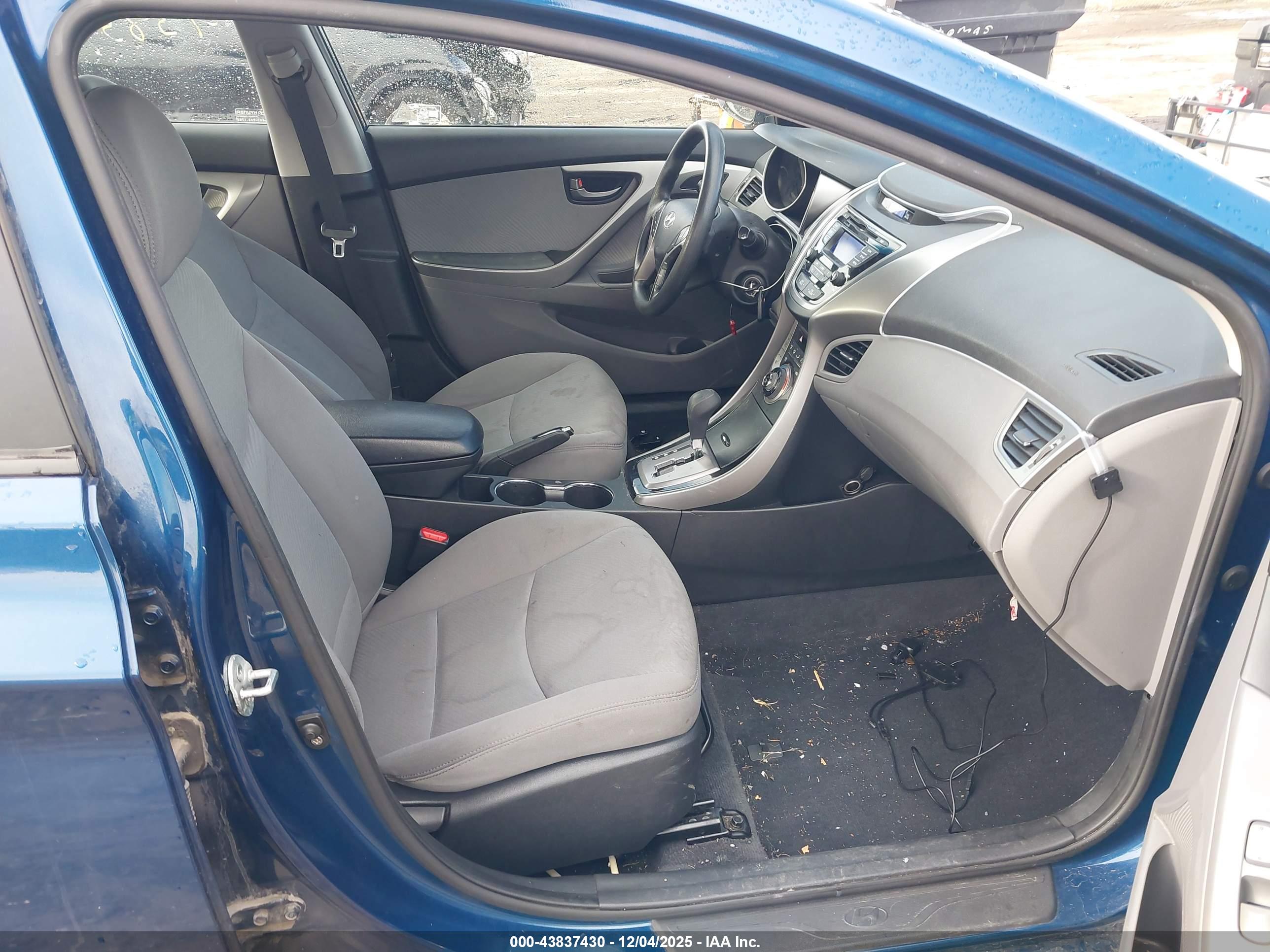 HYUNDAI ELANTRA image 5