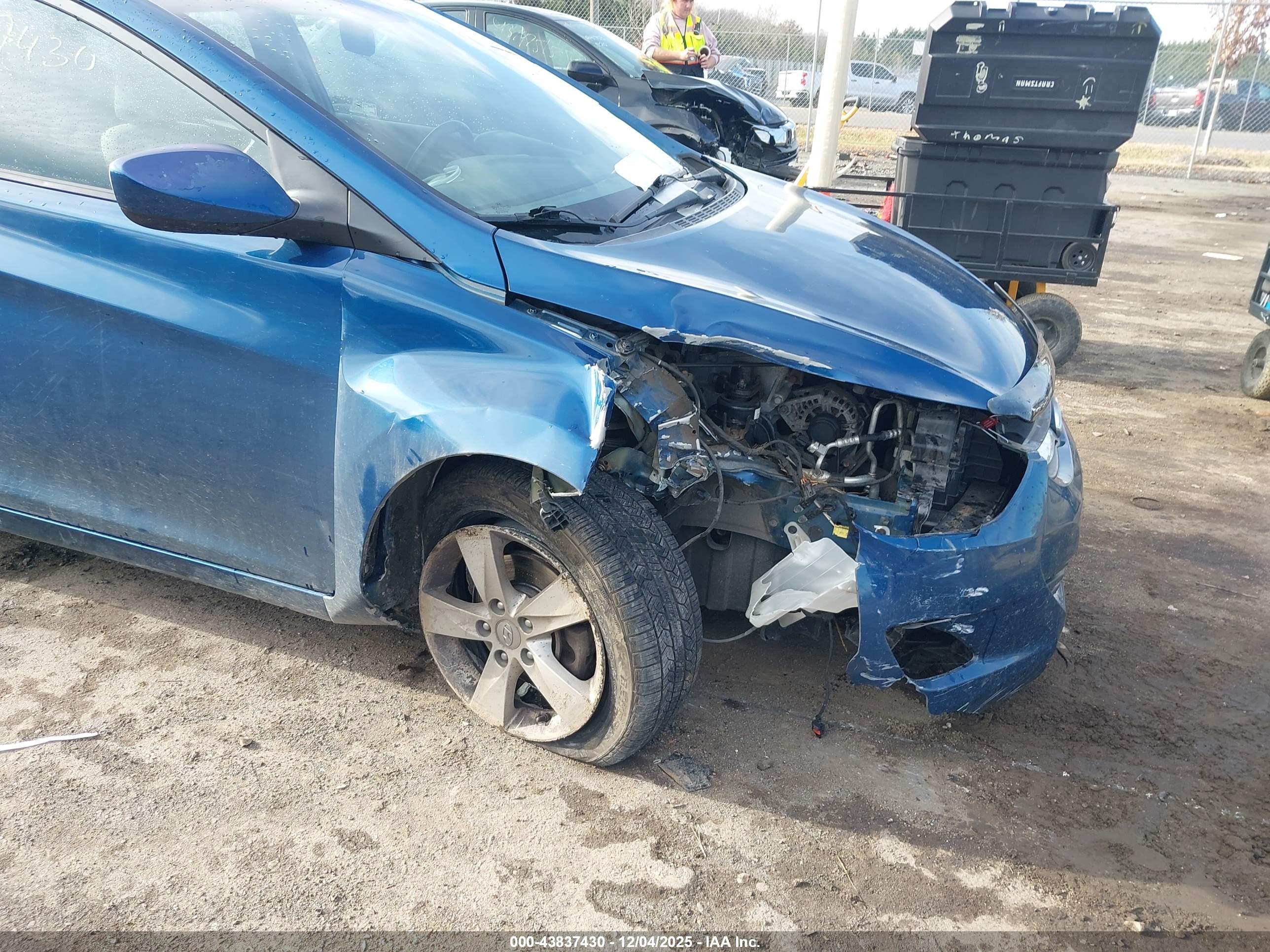 HYUNDAI ELANTRA image 6