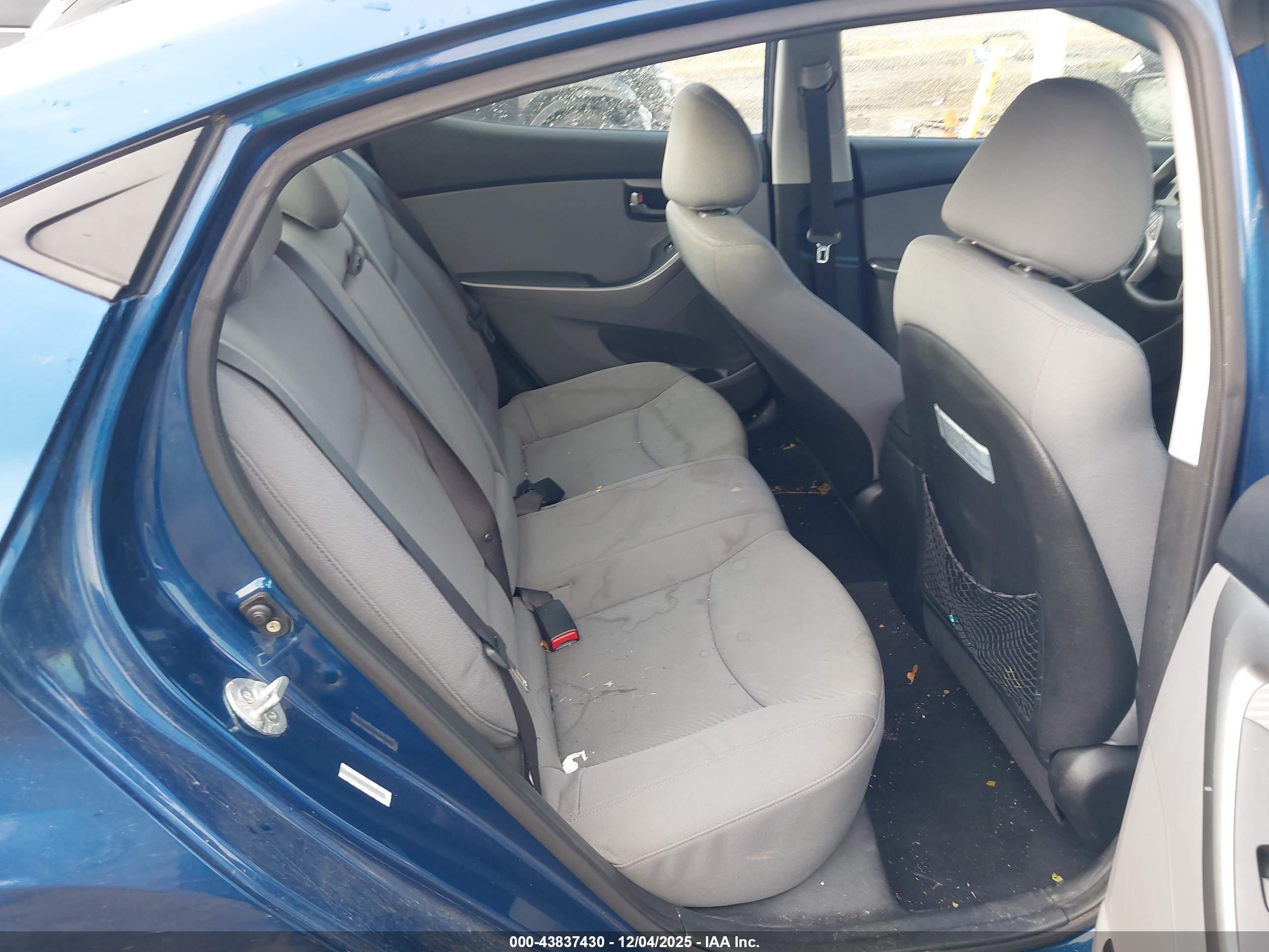 HYUNDAI ELANTRA image 8