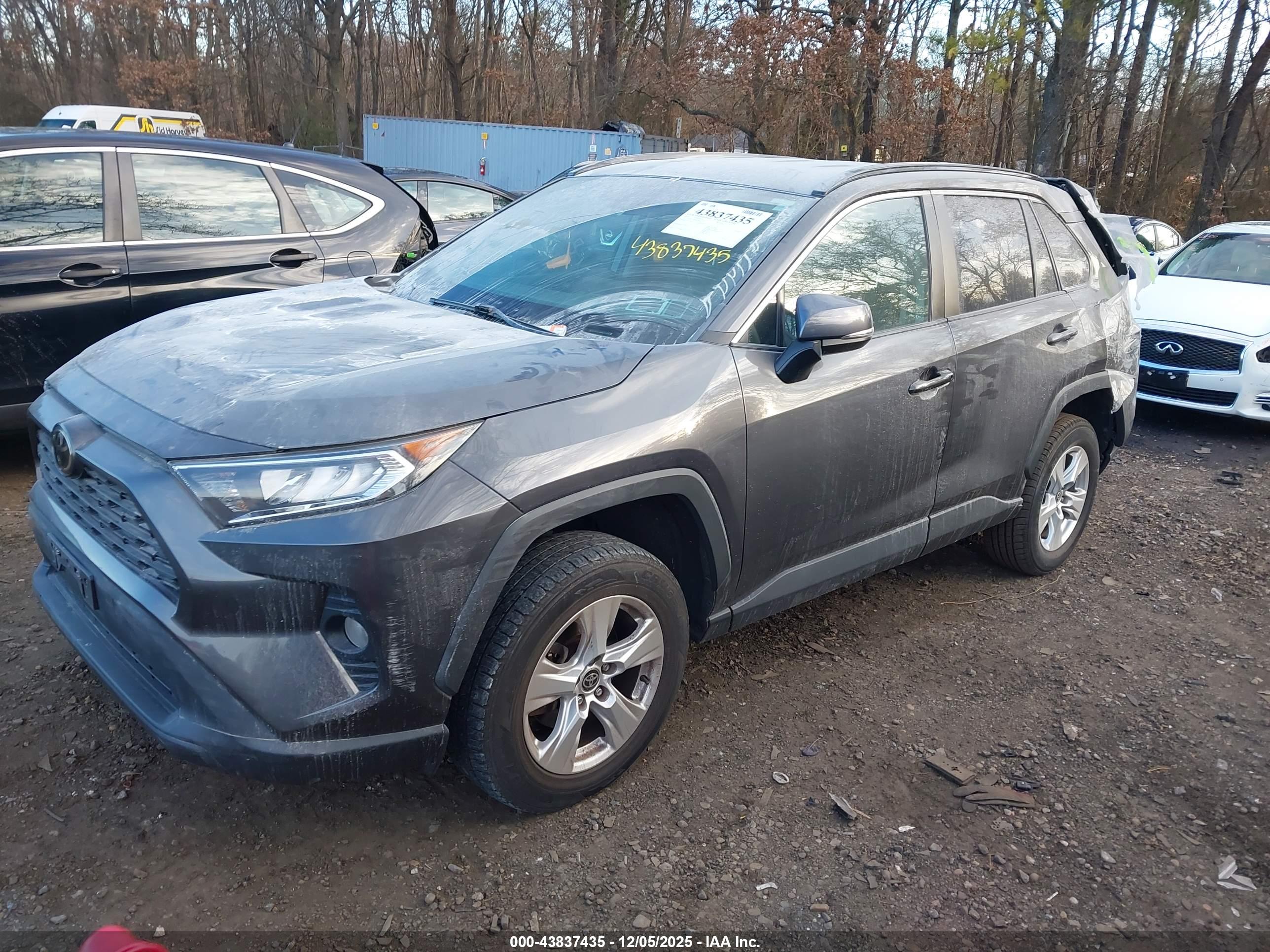 TOYOTA RAV4 image 2
