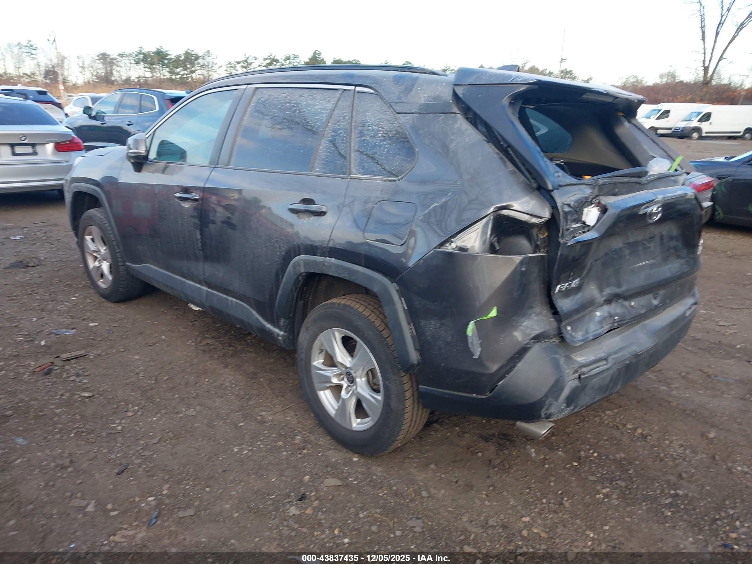 TOYOTA RAV4 image 3