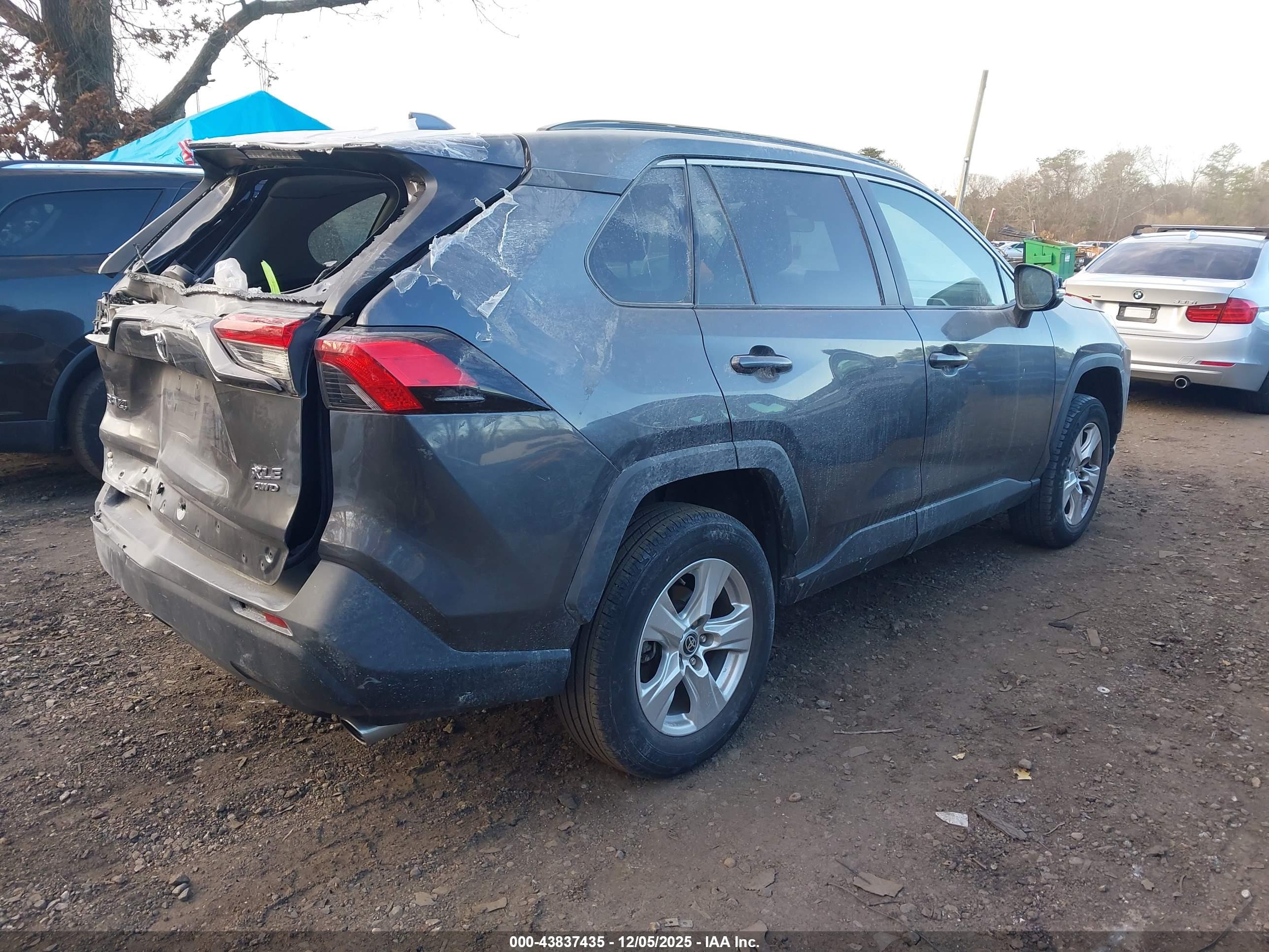 TOYOTA RAV4 image 4