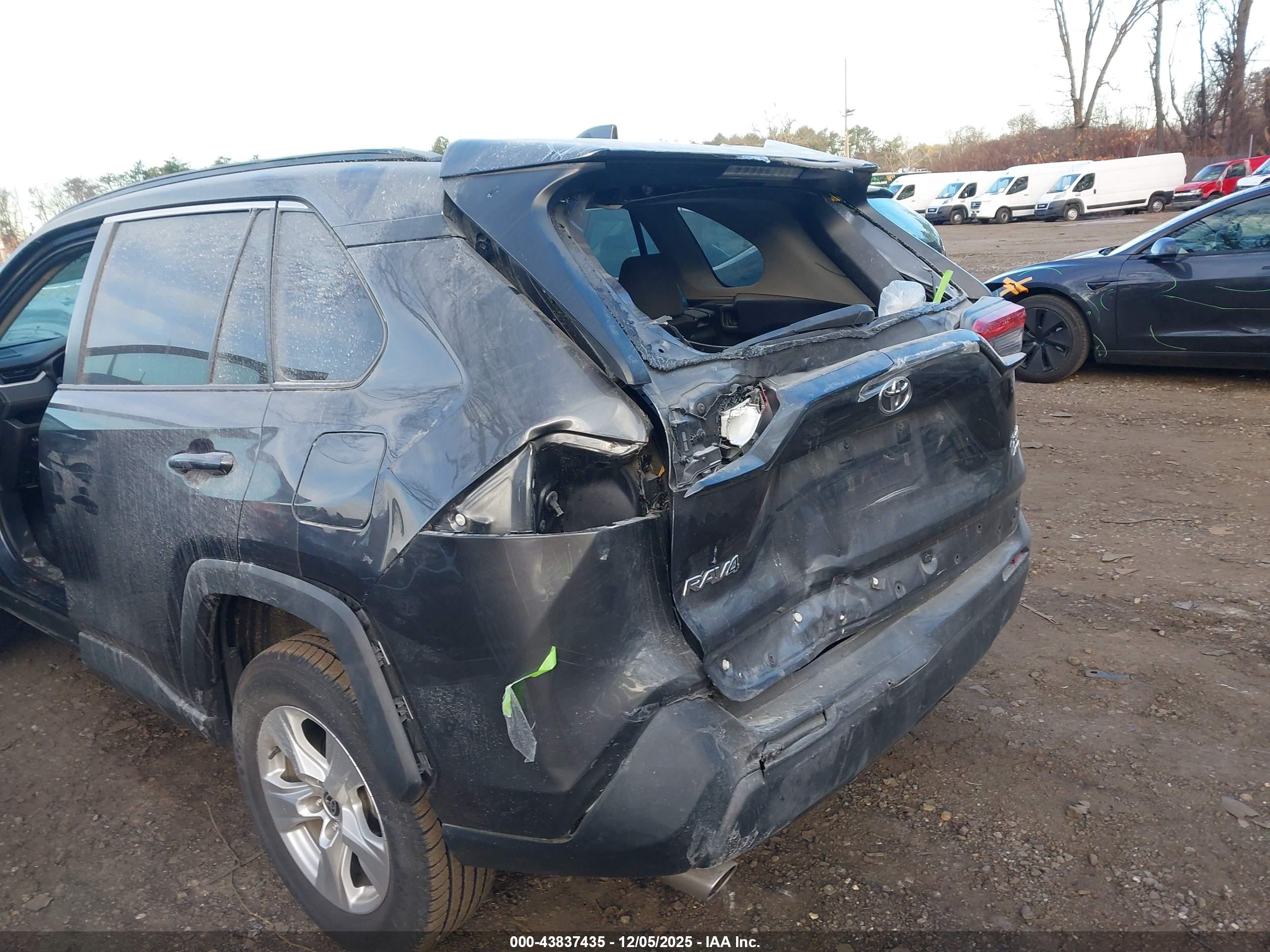 TOYOTA RAV4 image 6