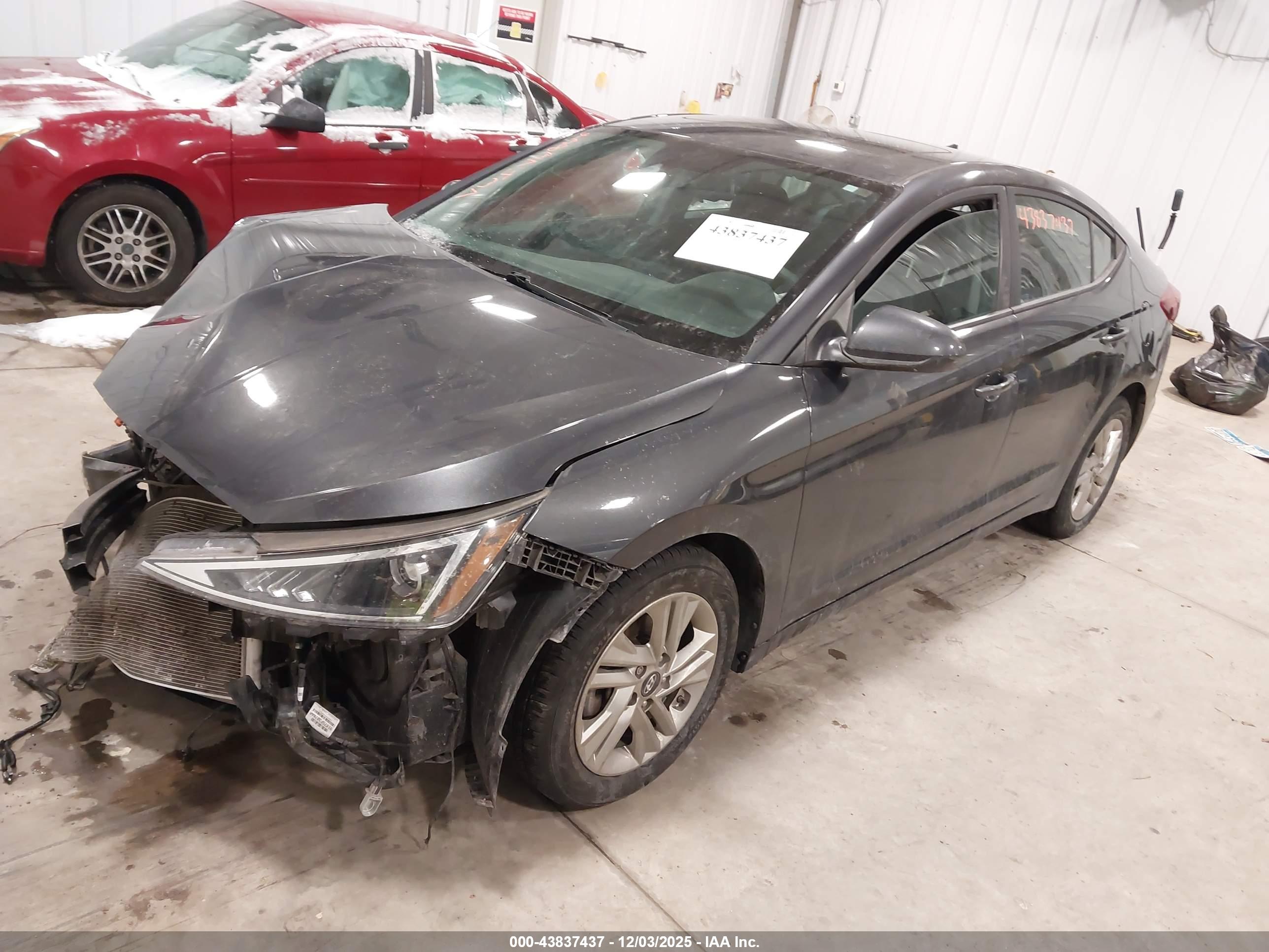 HYUNDAI ELANTRA image 2