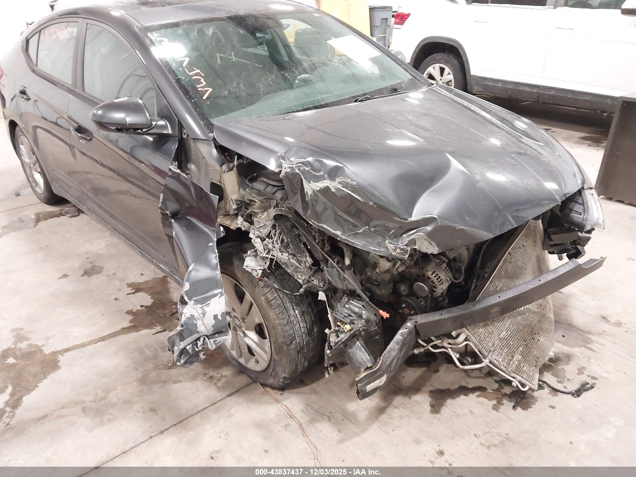 HYUNDAI ELANTRA image 6