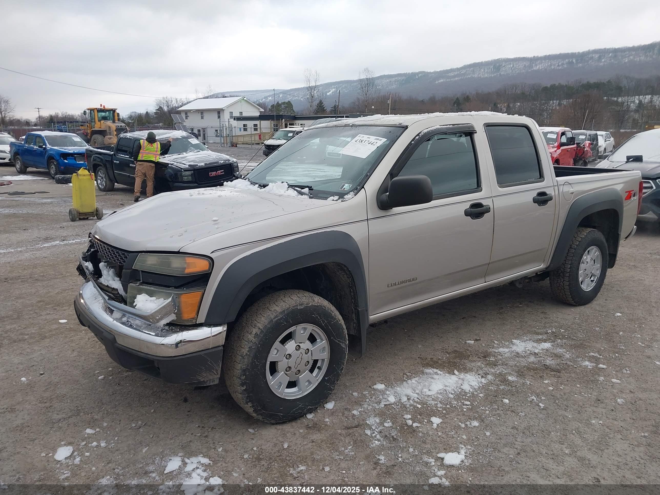 CHEVROLET COLORADO image 2