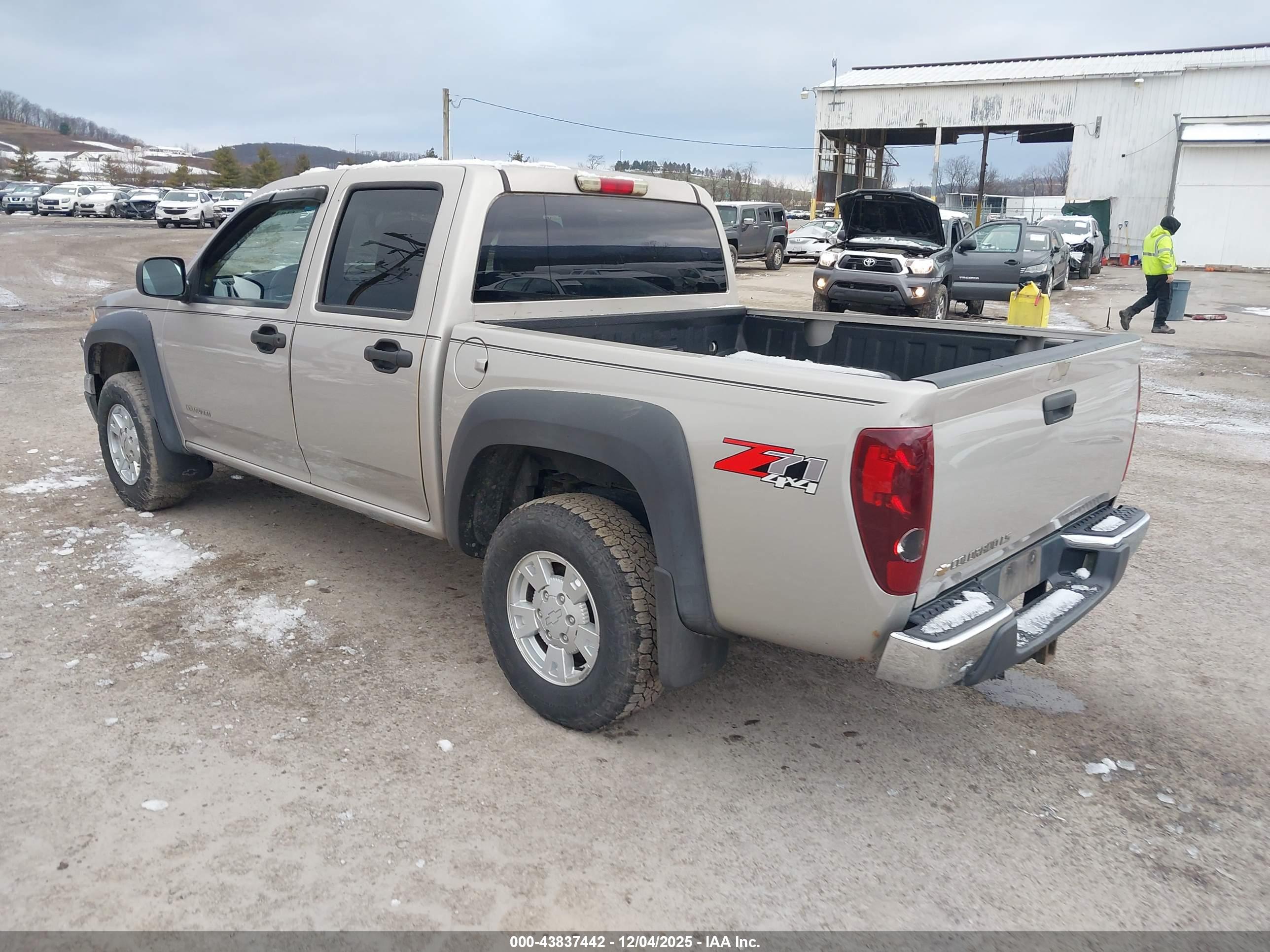 CHEVROLET COLORADO image 3