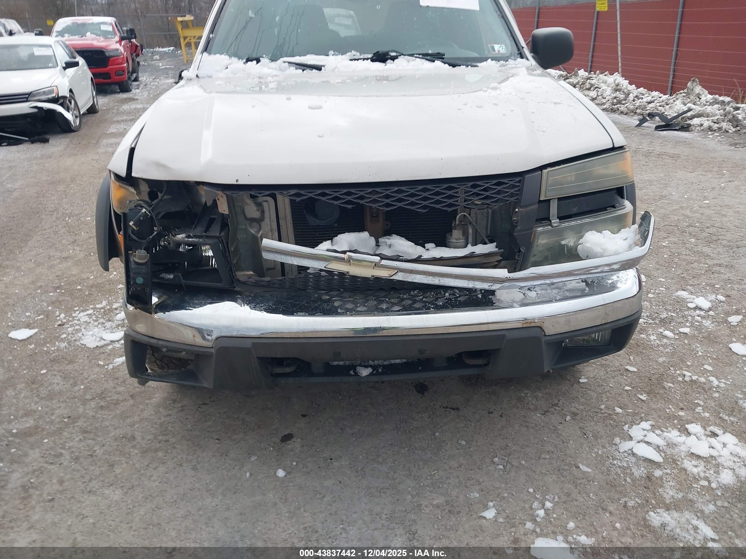 CHEVROLET COLORADO image 6