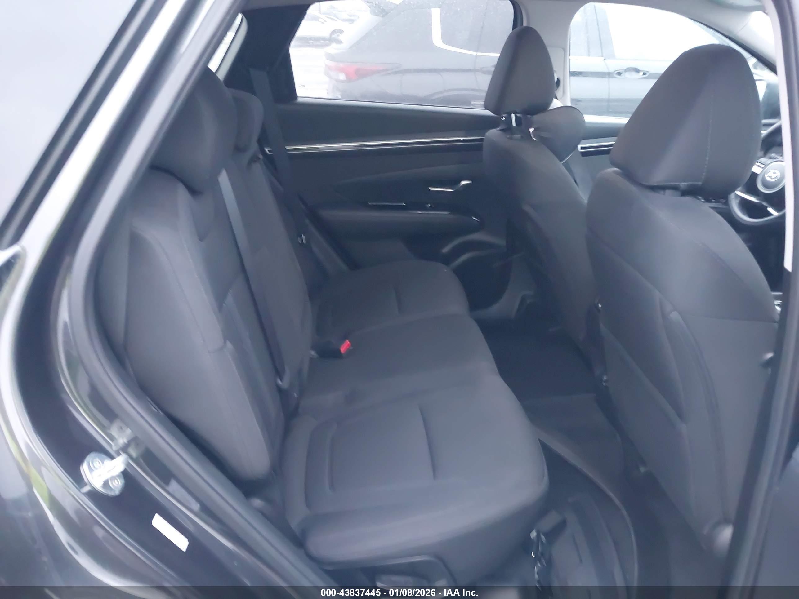 HYUNDAI TUCSON image 8