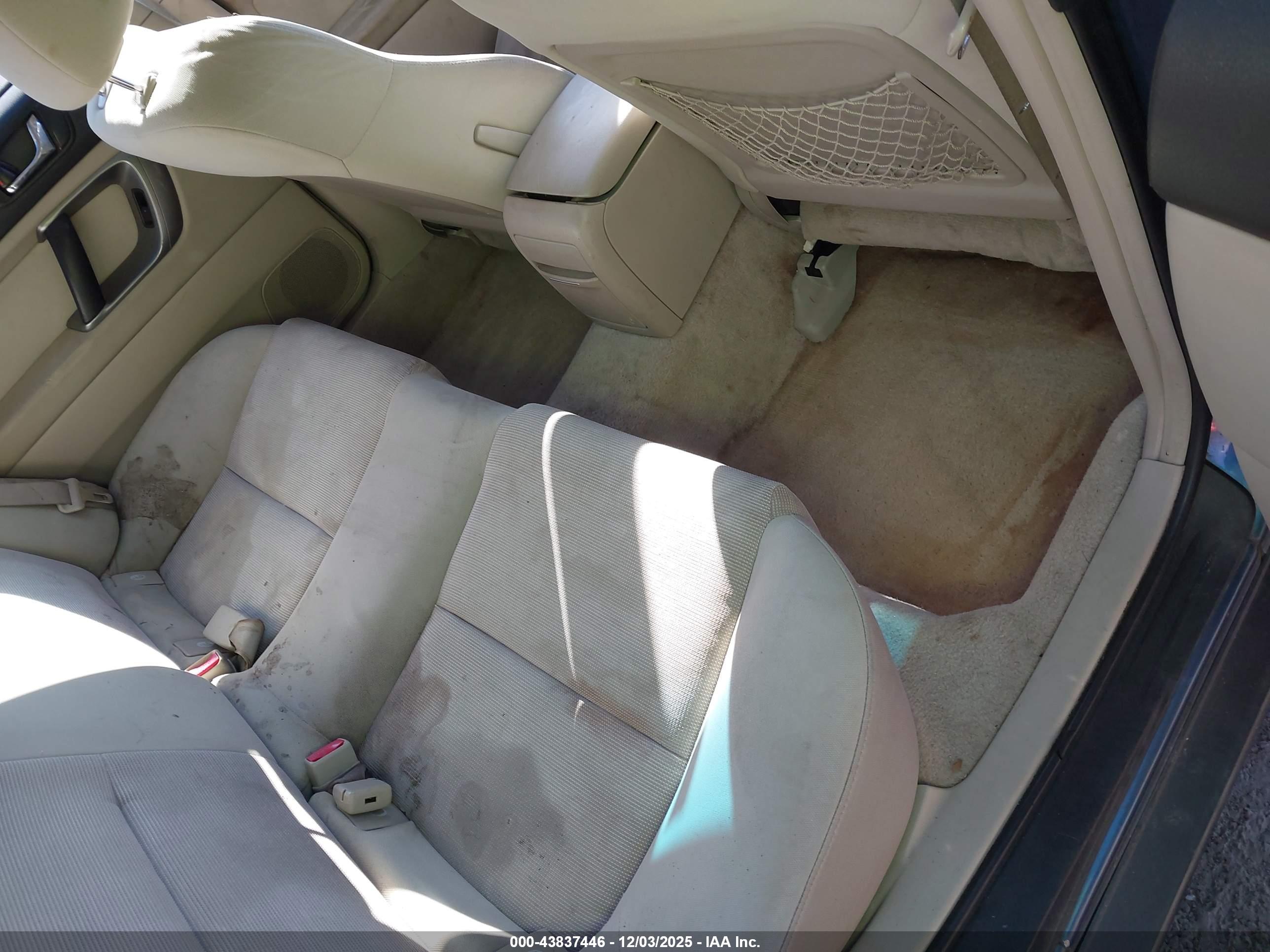SUBARU OUTBACK image 8