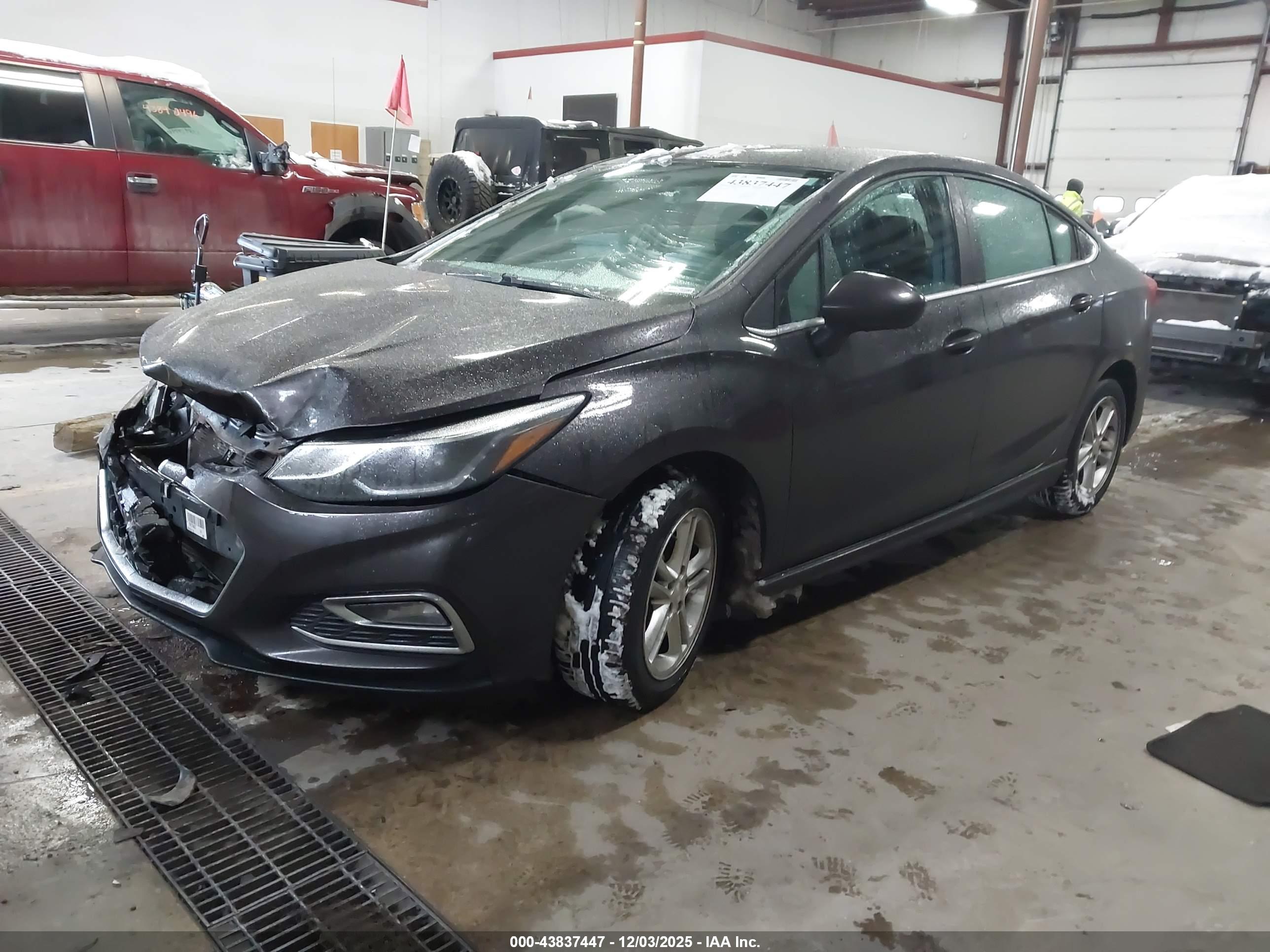 CHEVROLET CRUZE image 2