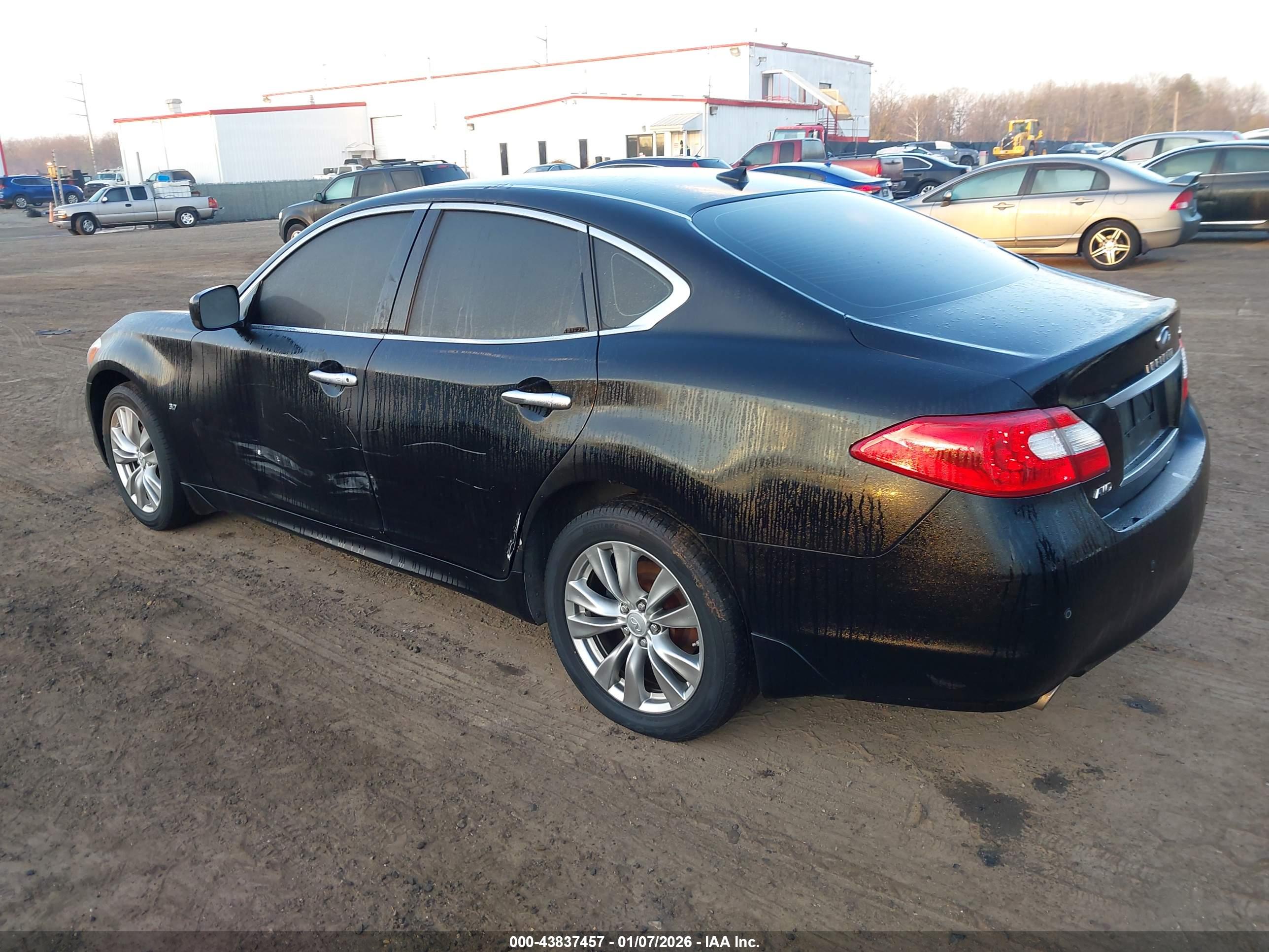 INFINITI Q70 image 3