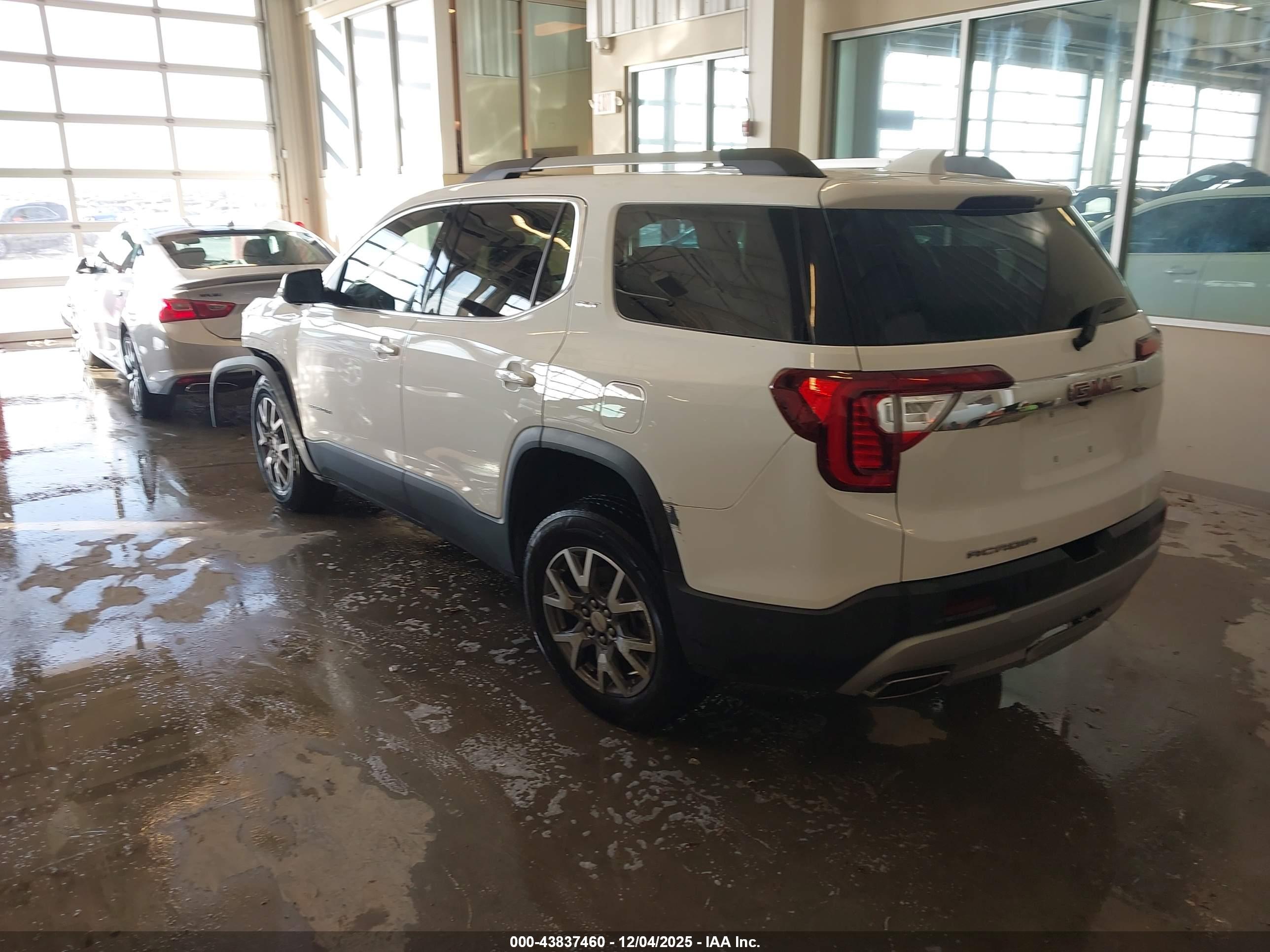 GMC ACADIA image 3