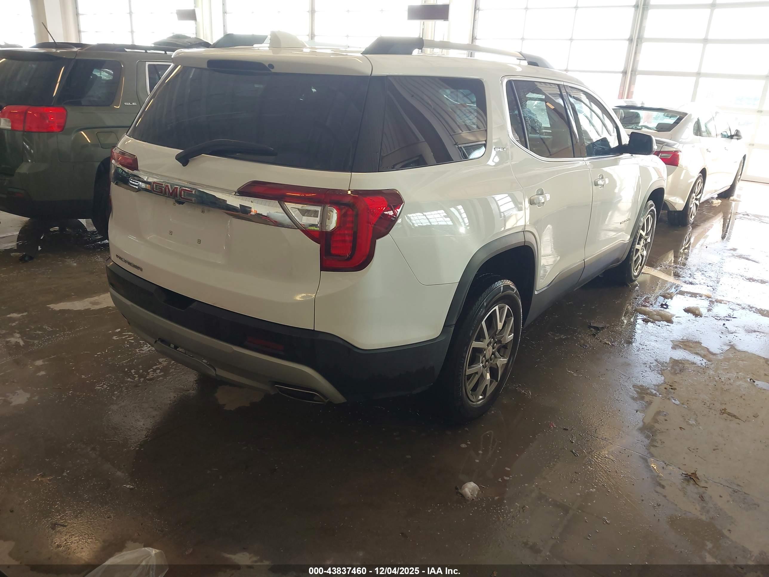 GMC ACADIA image 4
