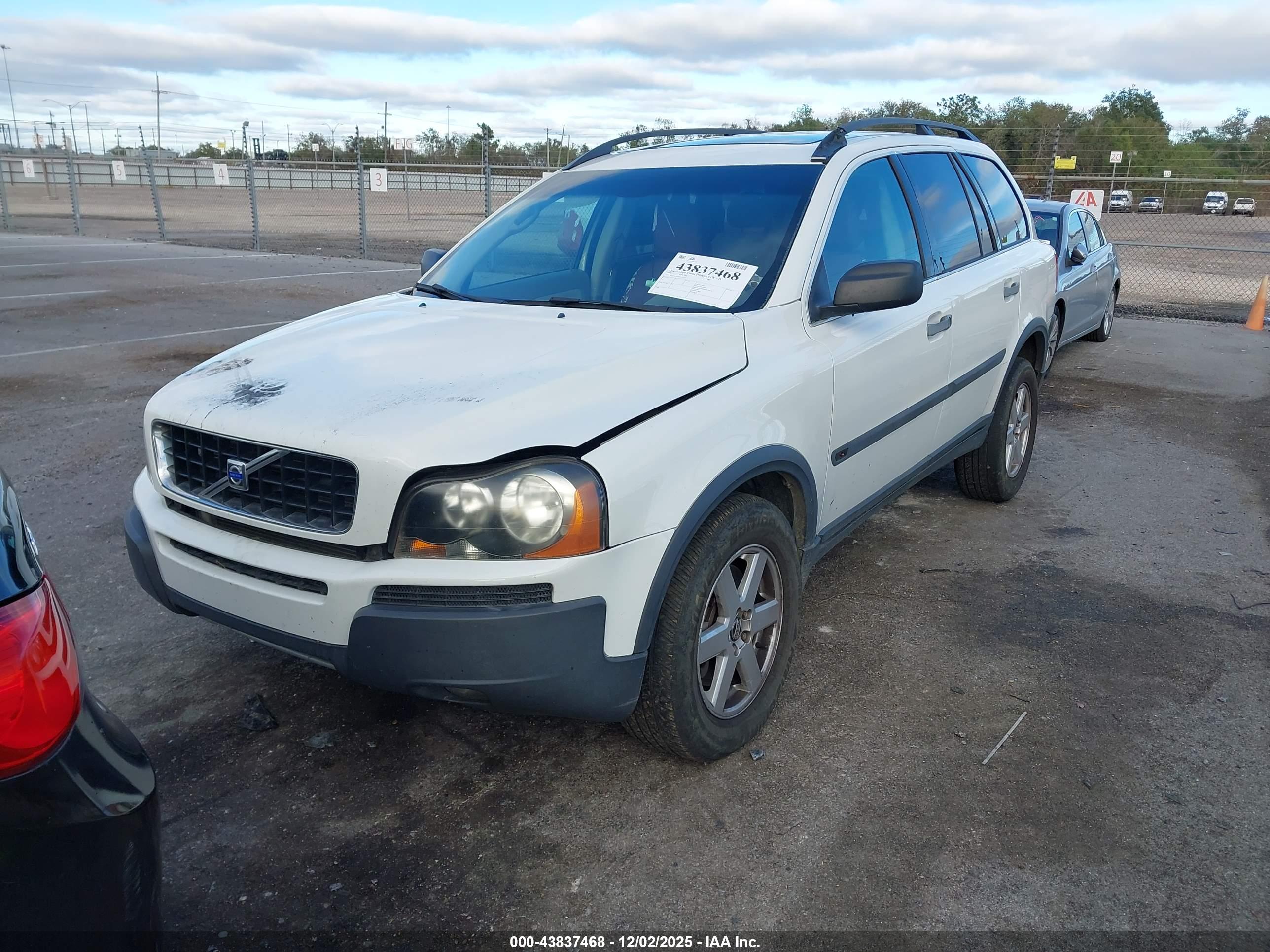 VOLVO XC90 image 2