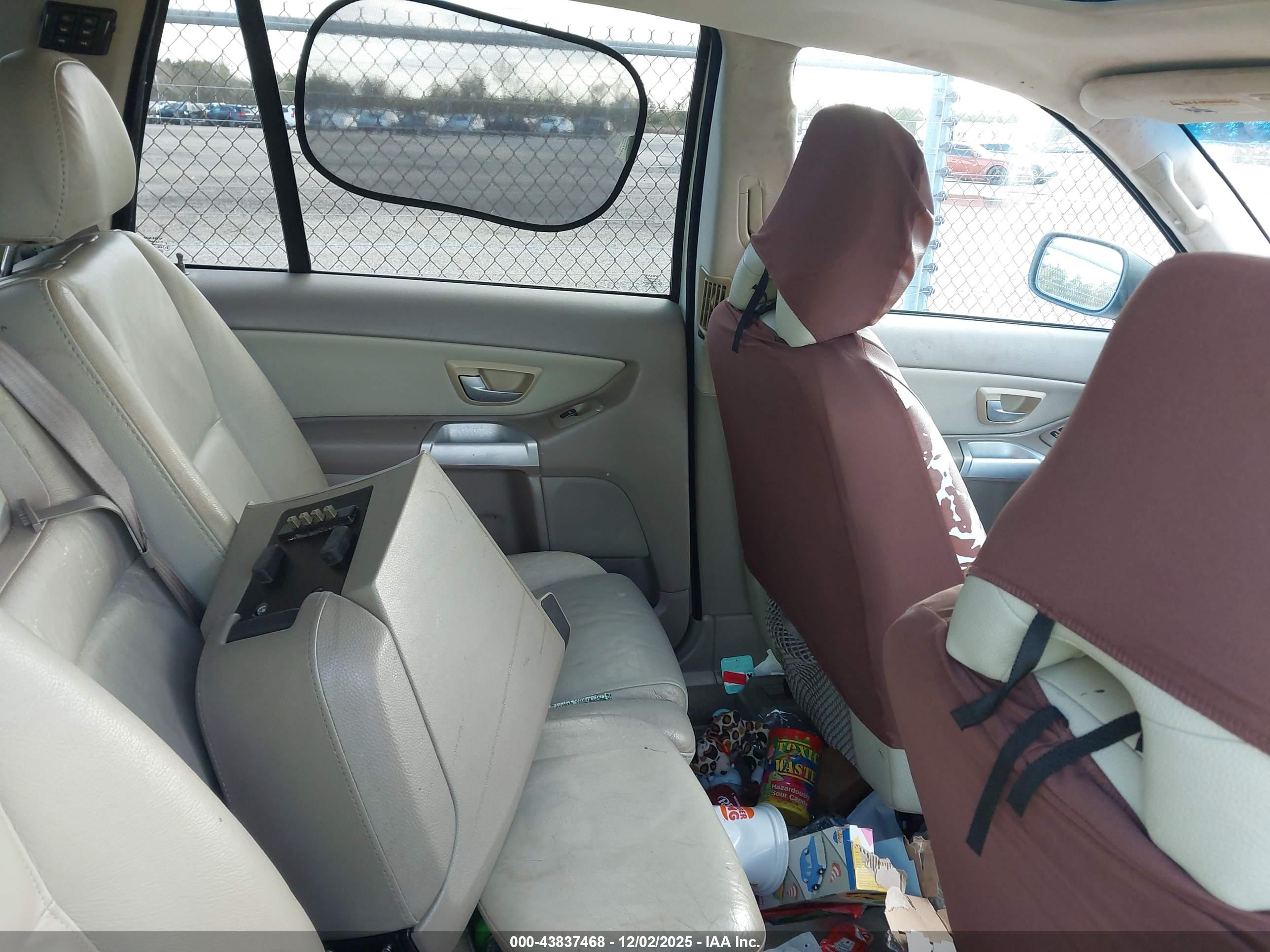 VOLVO XC90 image 8
