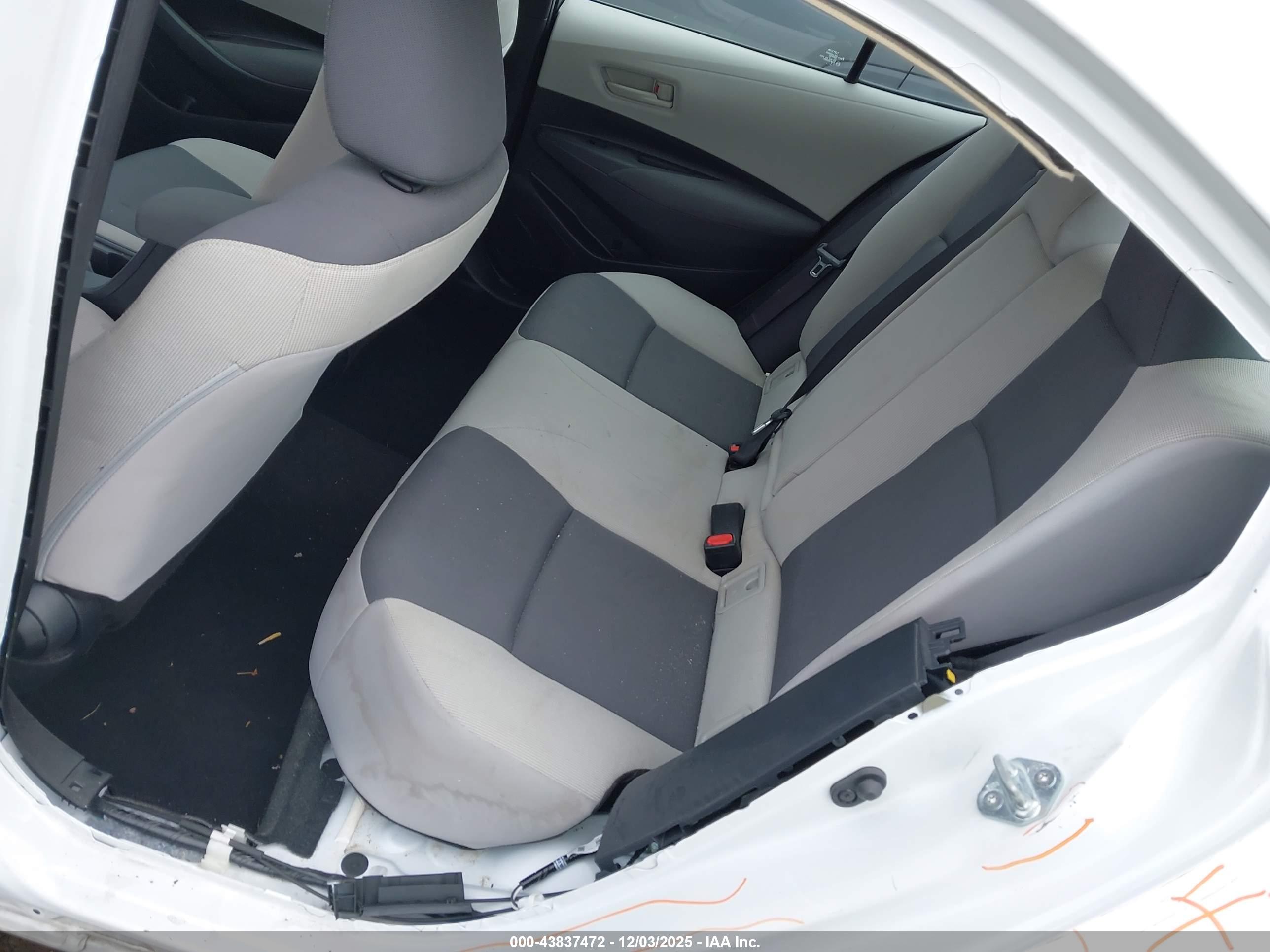 TOYOTA COROLLA image 8