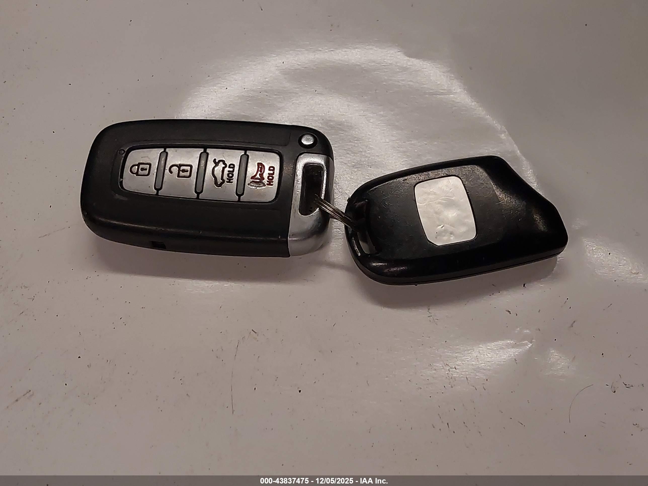 HYUNDAI ELANTRA image 11