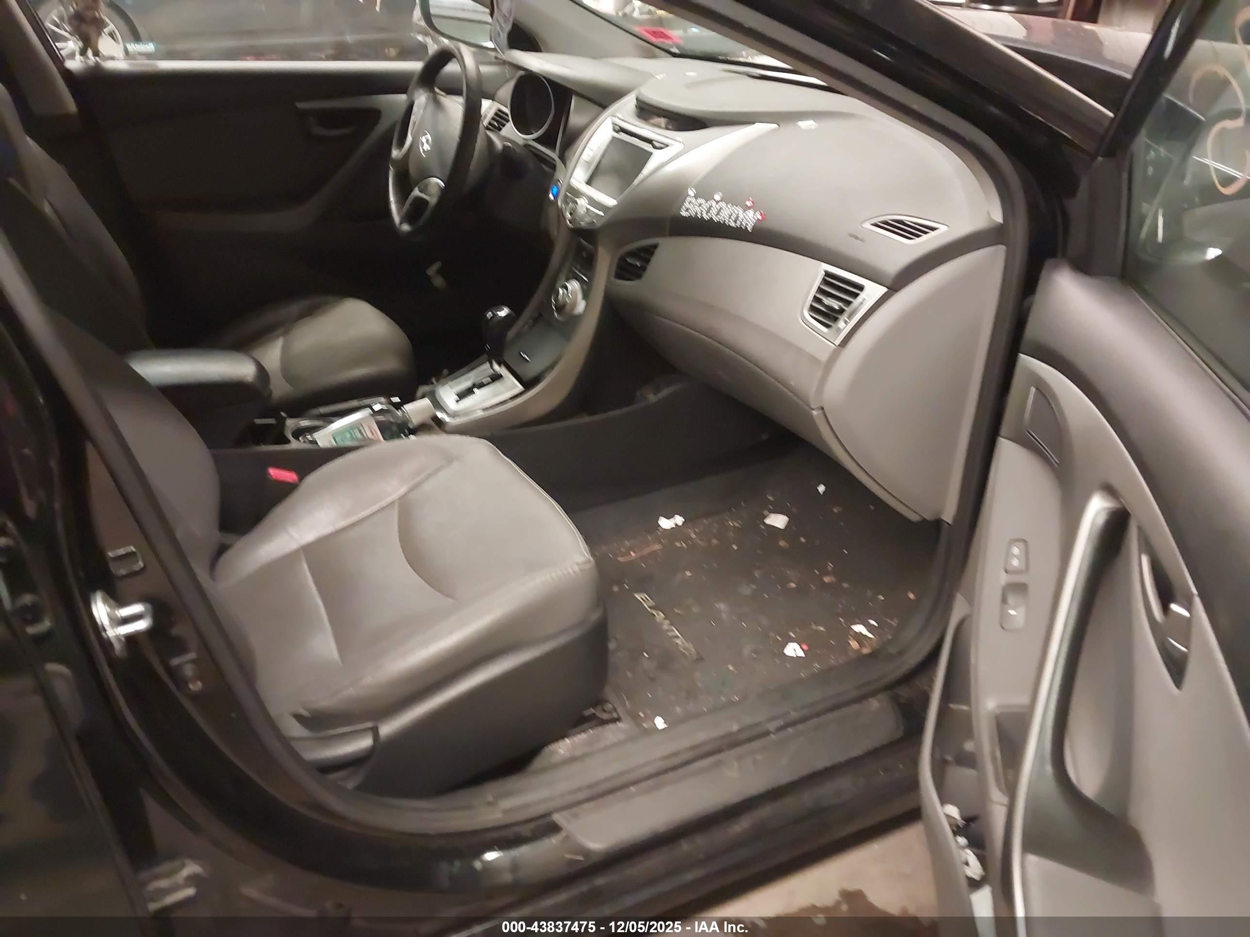 HYUNDAI ELANTRA image 5