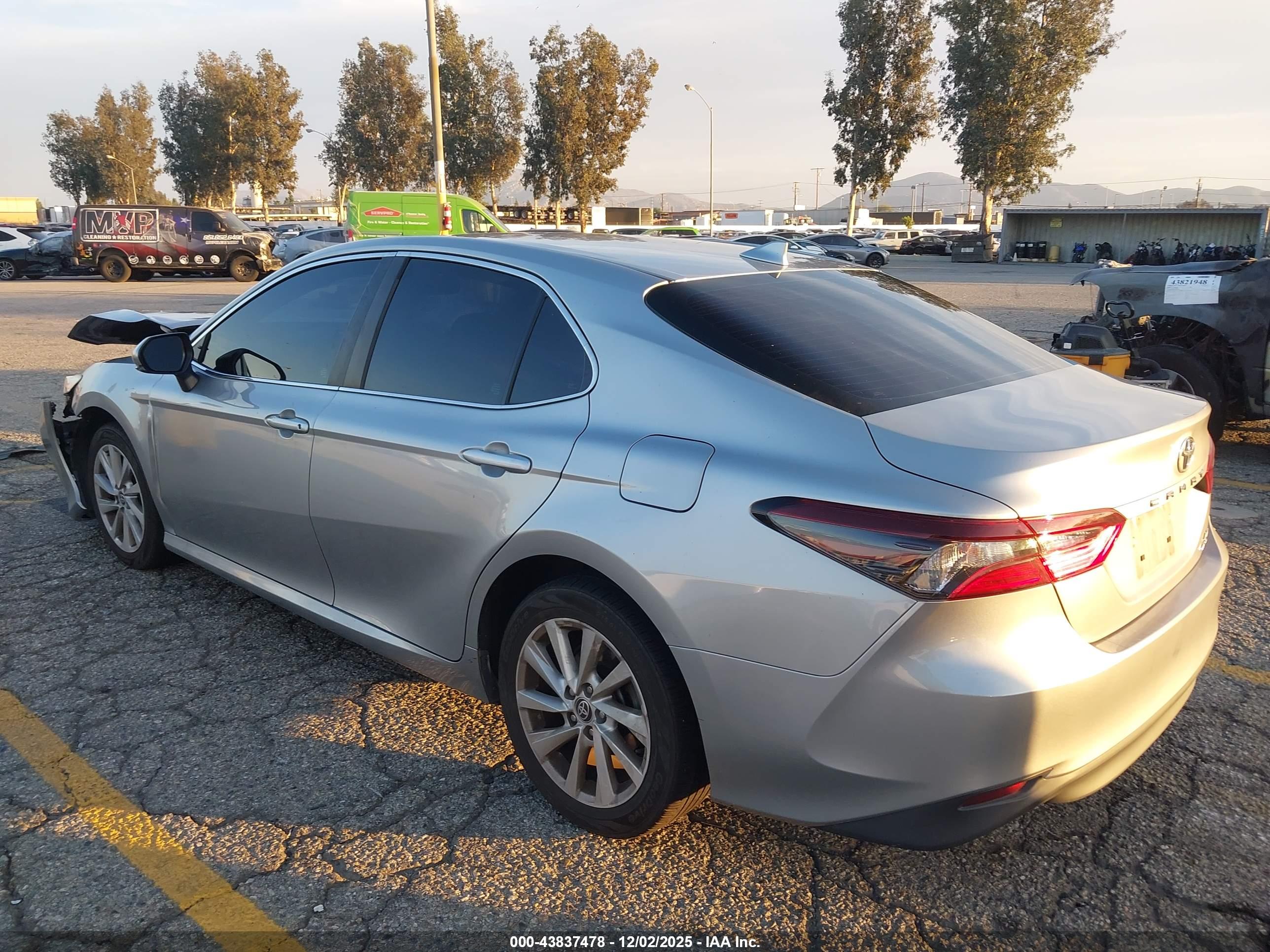 TOYOTA CAMRY image 3