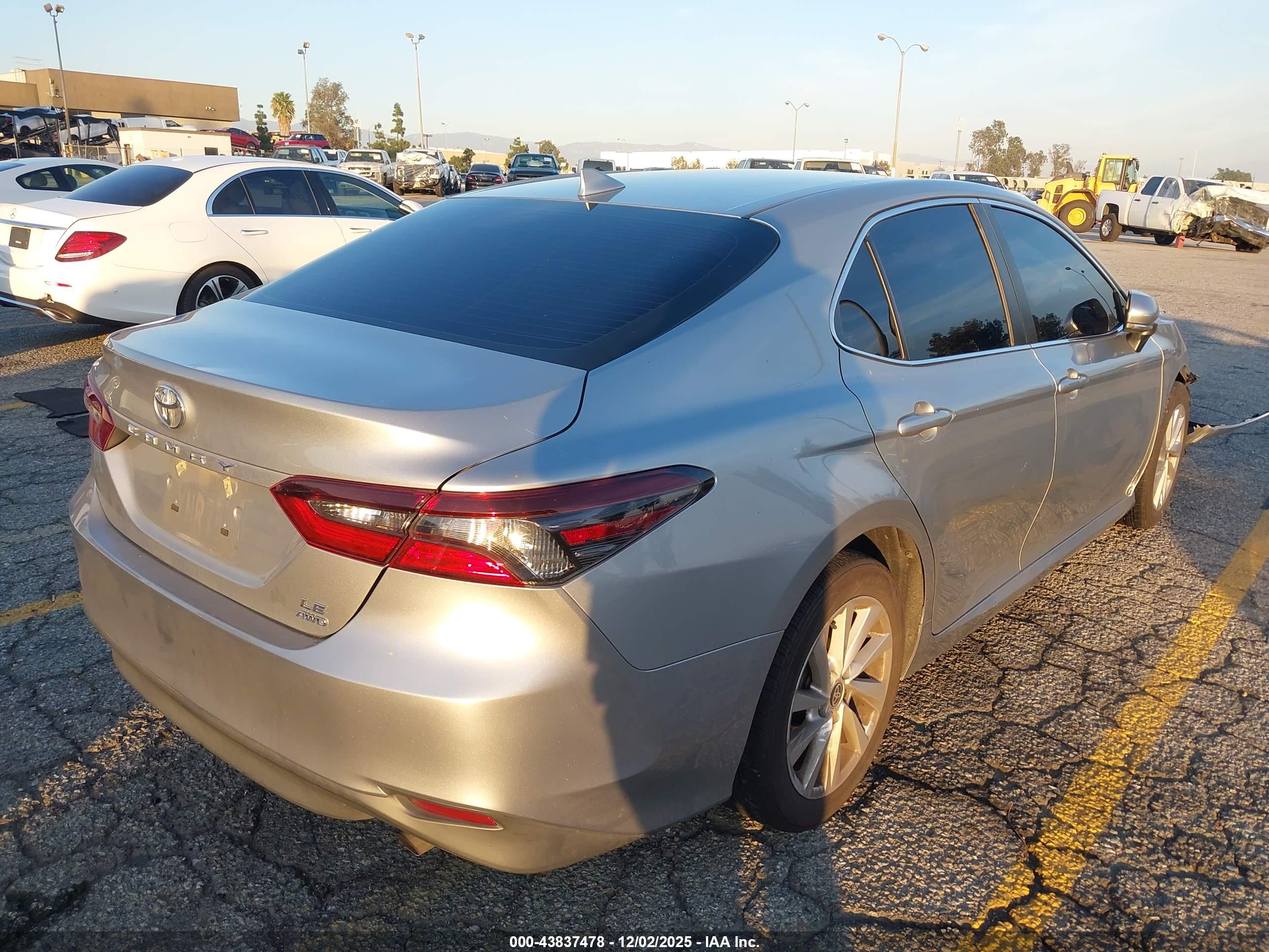 TOYOTA CAMRY image 4
