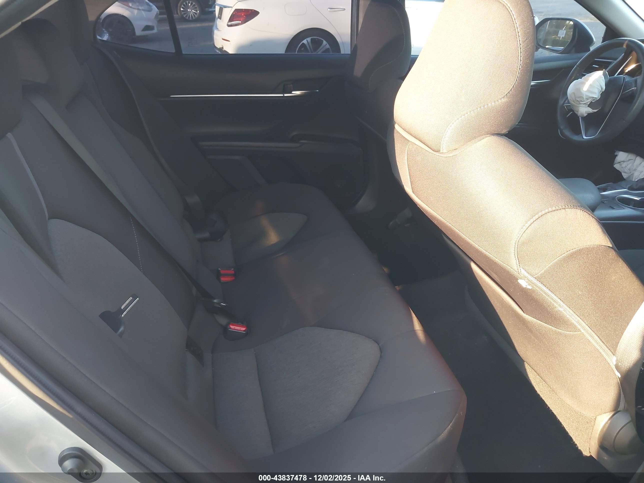 TOYOTA CAMRY image 8