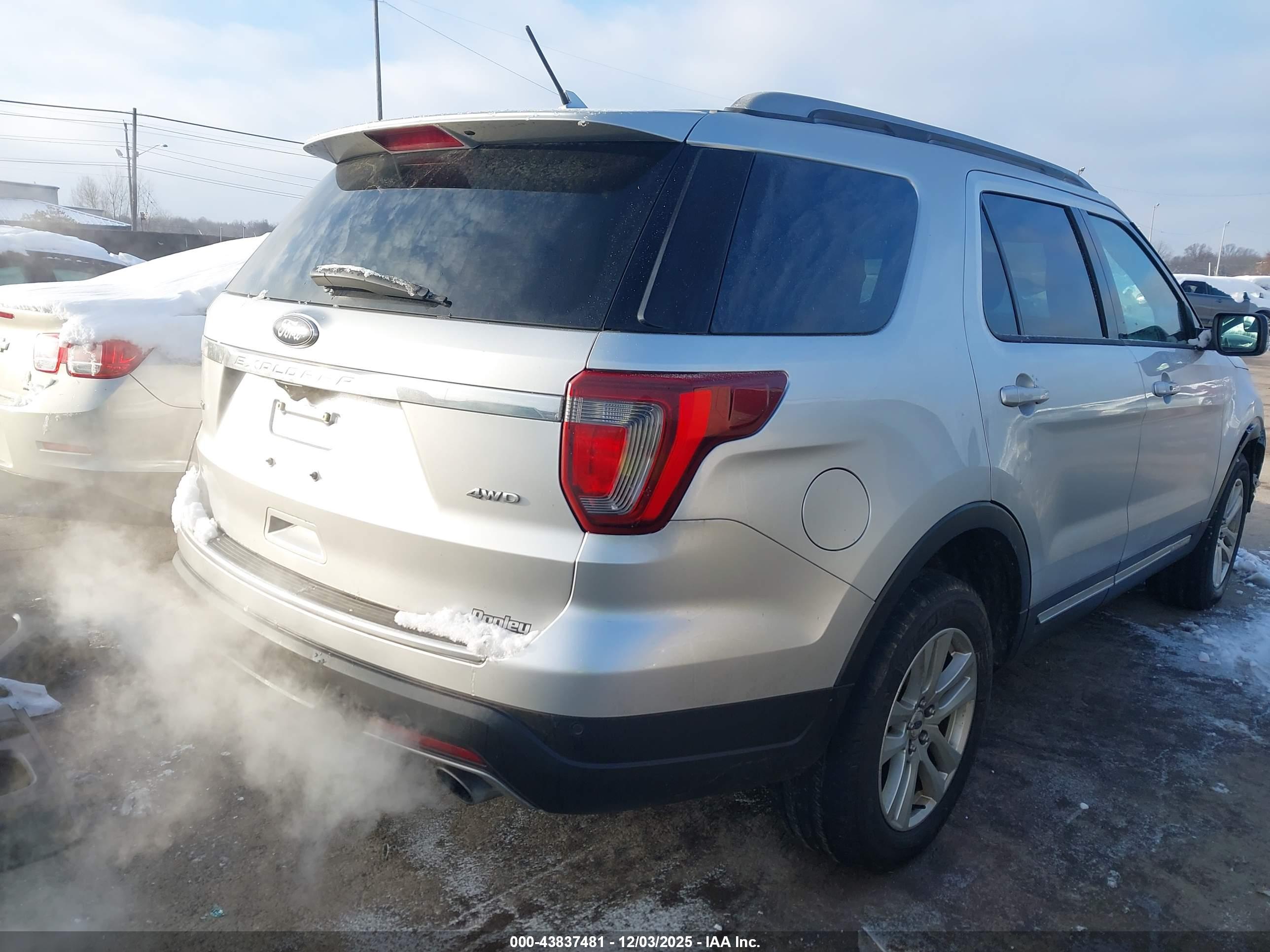 FORD EXPLORER image 4