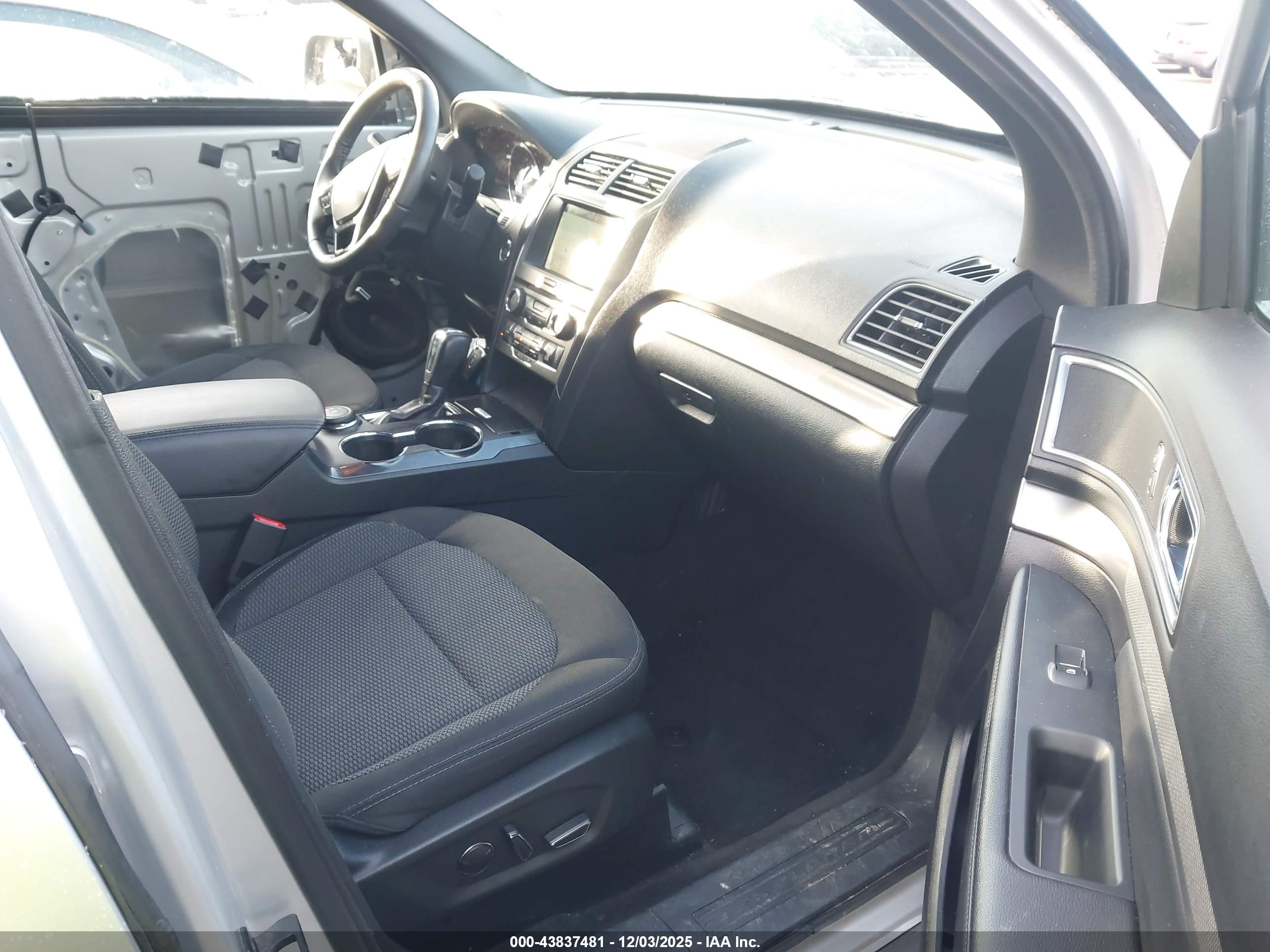FORD EXPLORER image 5