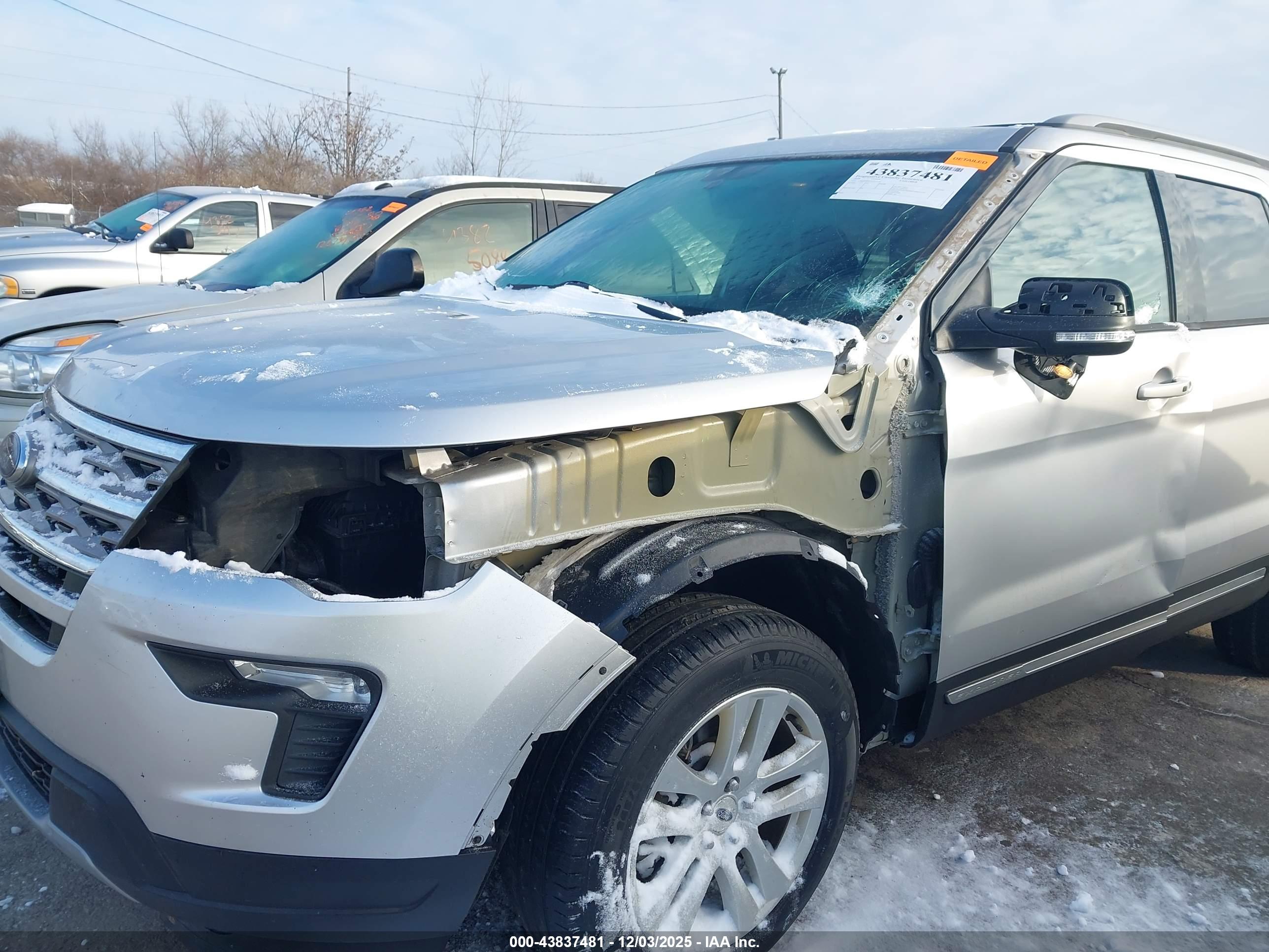FORD EXPLORER image 6
