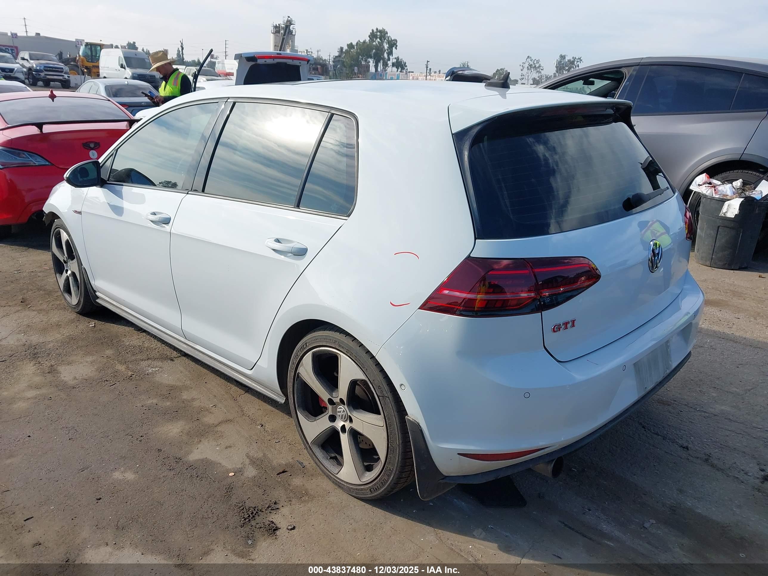 VOLKSWAGEN GOLF image 3