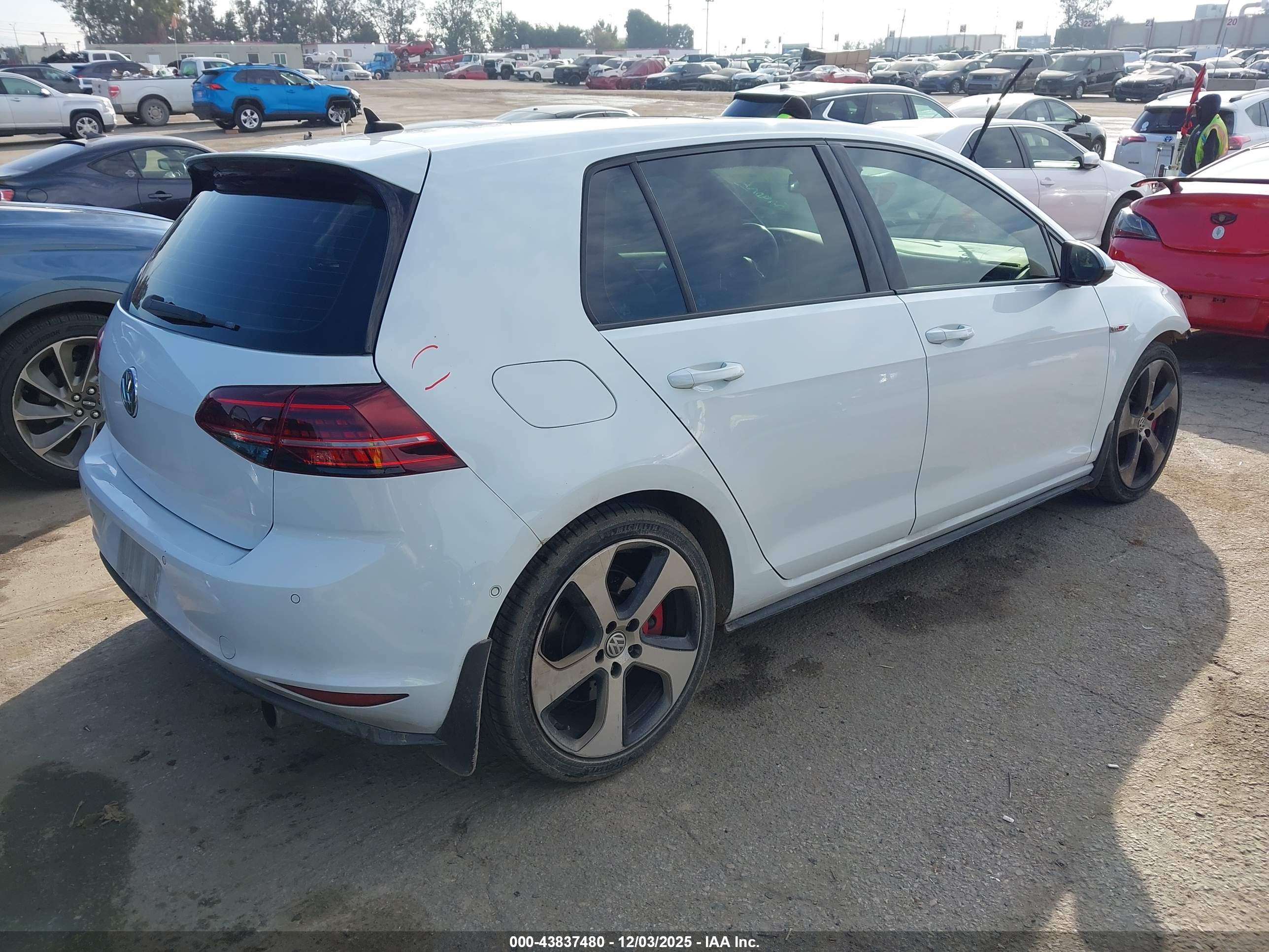 VOLKSWAGEN GOLF image 4