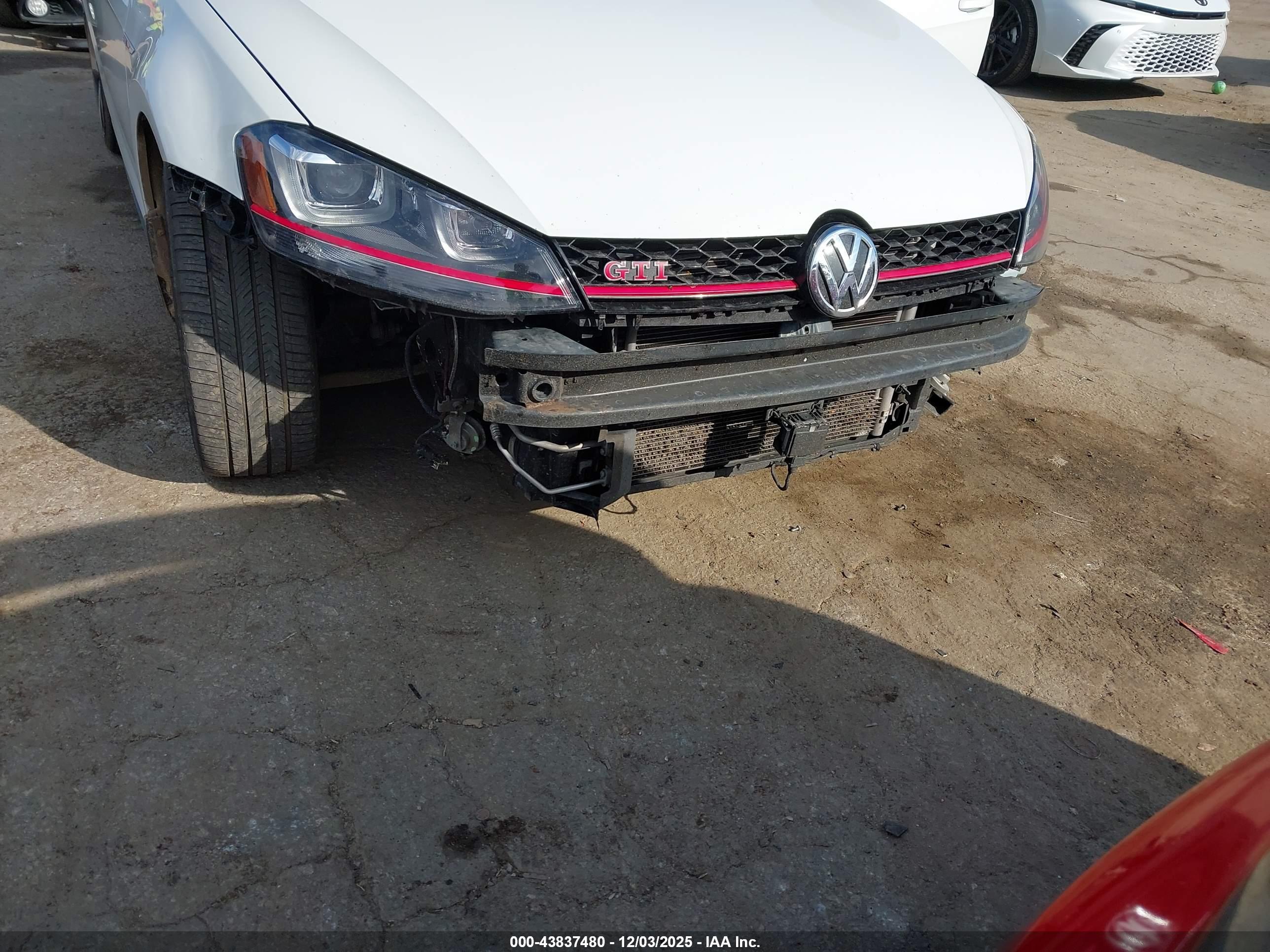 VOLKSWAGEN GOLF image 6